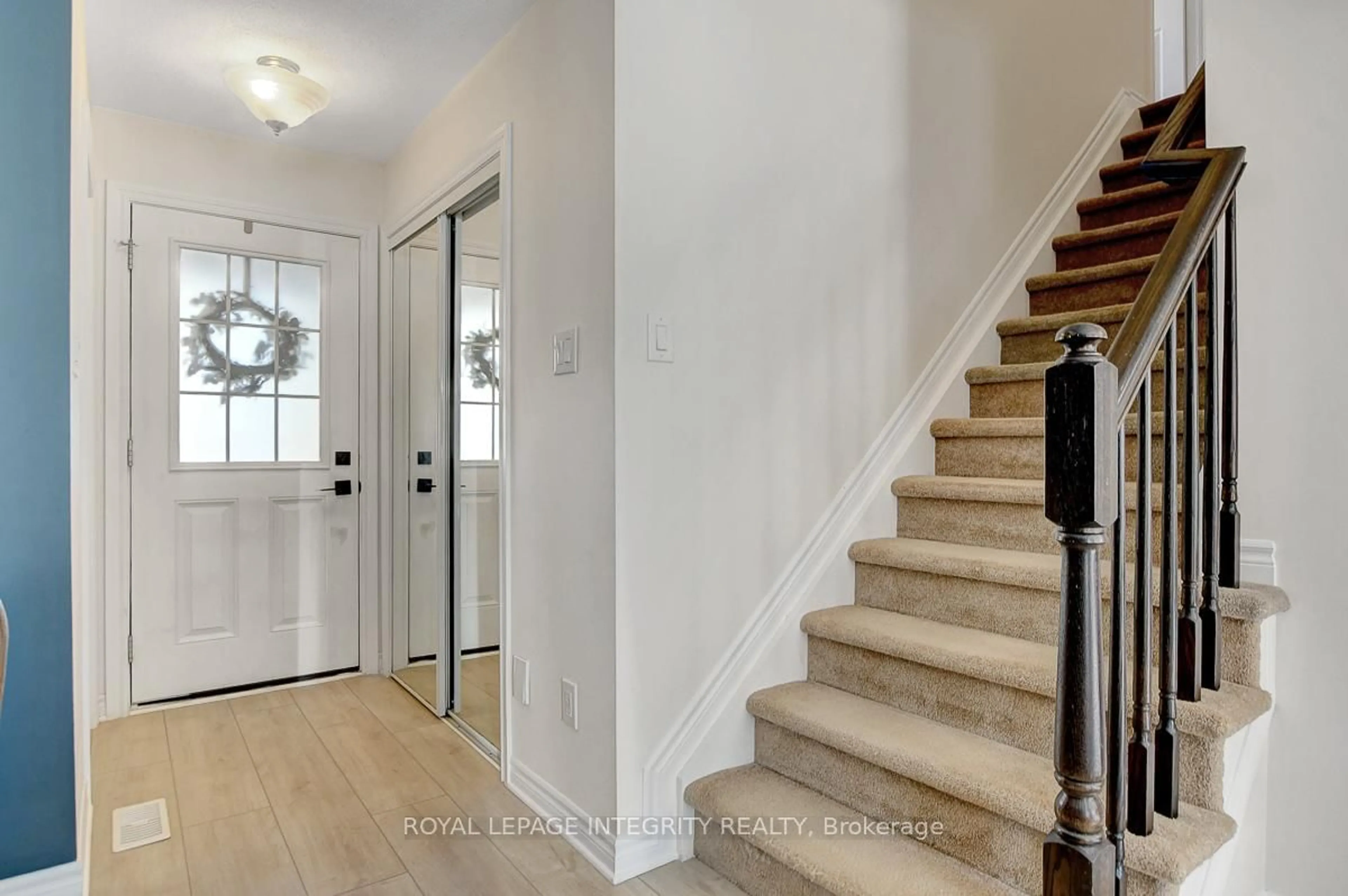 Indoor entryway for 205 Cayman Rd, Stittsville Ontario K2S 0N9