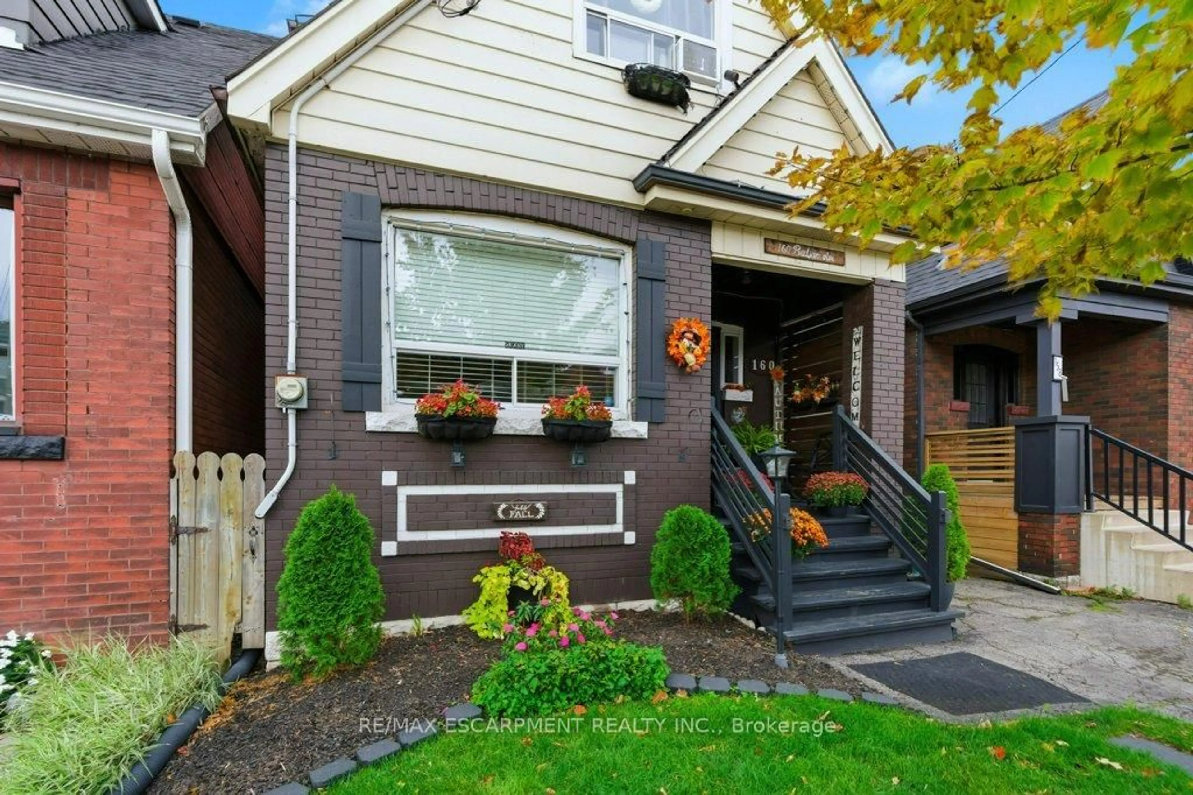 Home with brick exterior material, street for 160 Balsam Ave, Hamilton Ontario L8L 6Y5