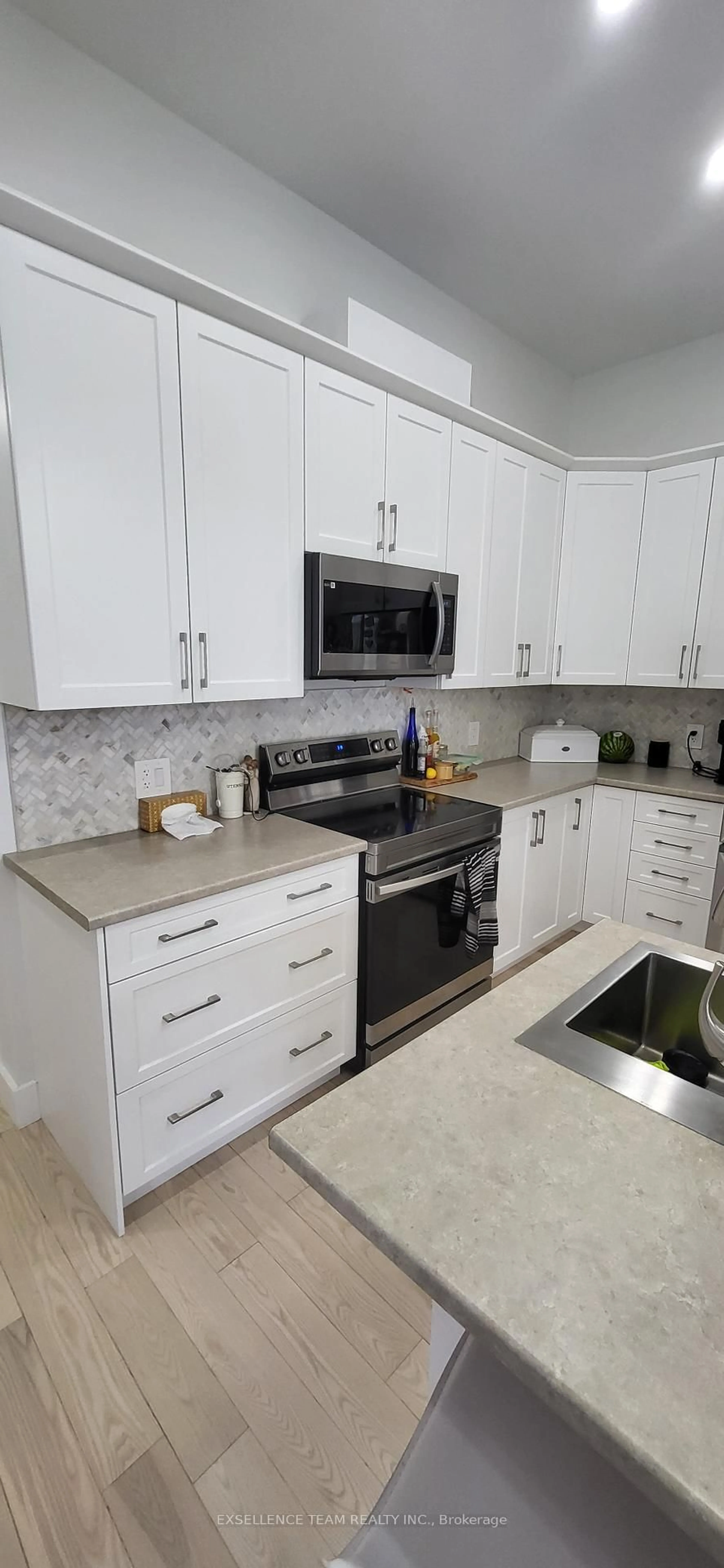 Unknown for 600 10th St, Cornwall Ontario K6H 2X7