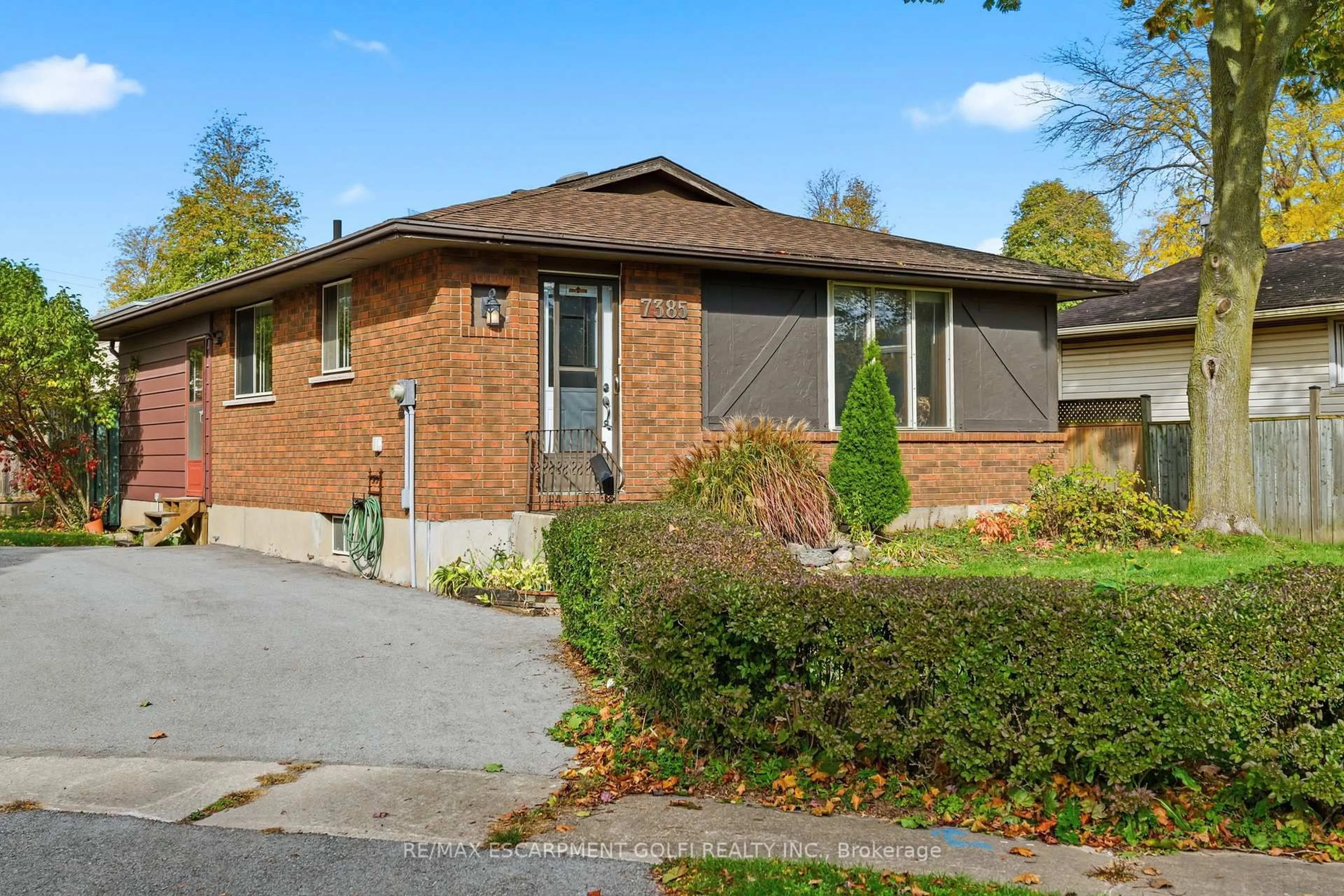 Home with brick exterior material, street for 7385 North Dorset Pl, Niagara Falls Ontario L2J 3T3