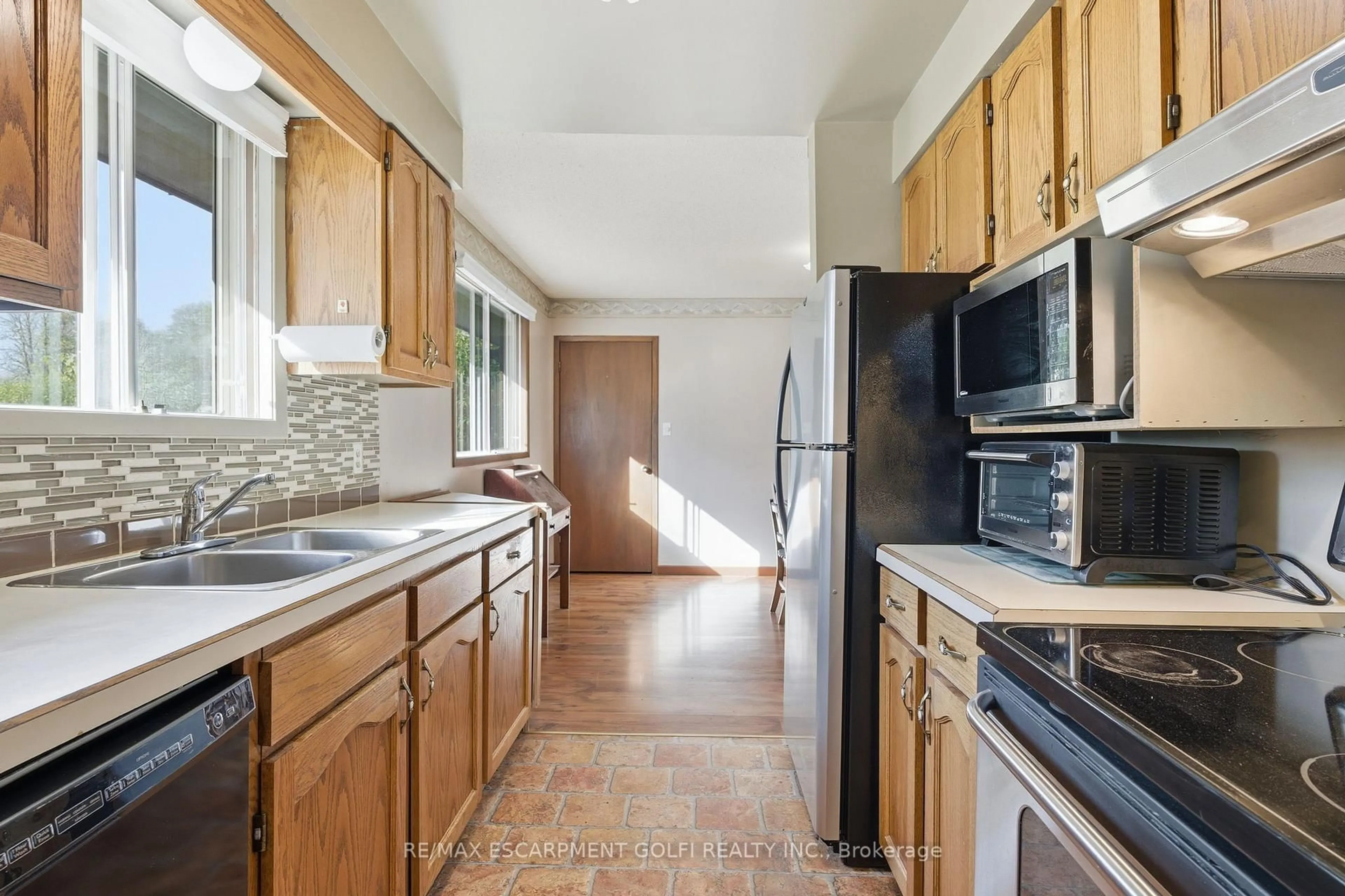 Standard kitchen, unknown for 7385 North Dorset Pl, Niagara Falls Ontario L2J 3T3