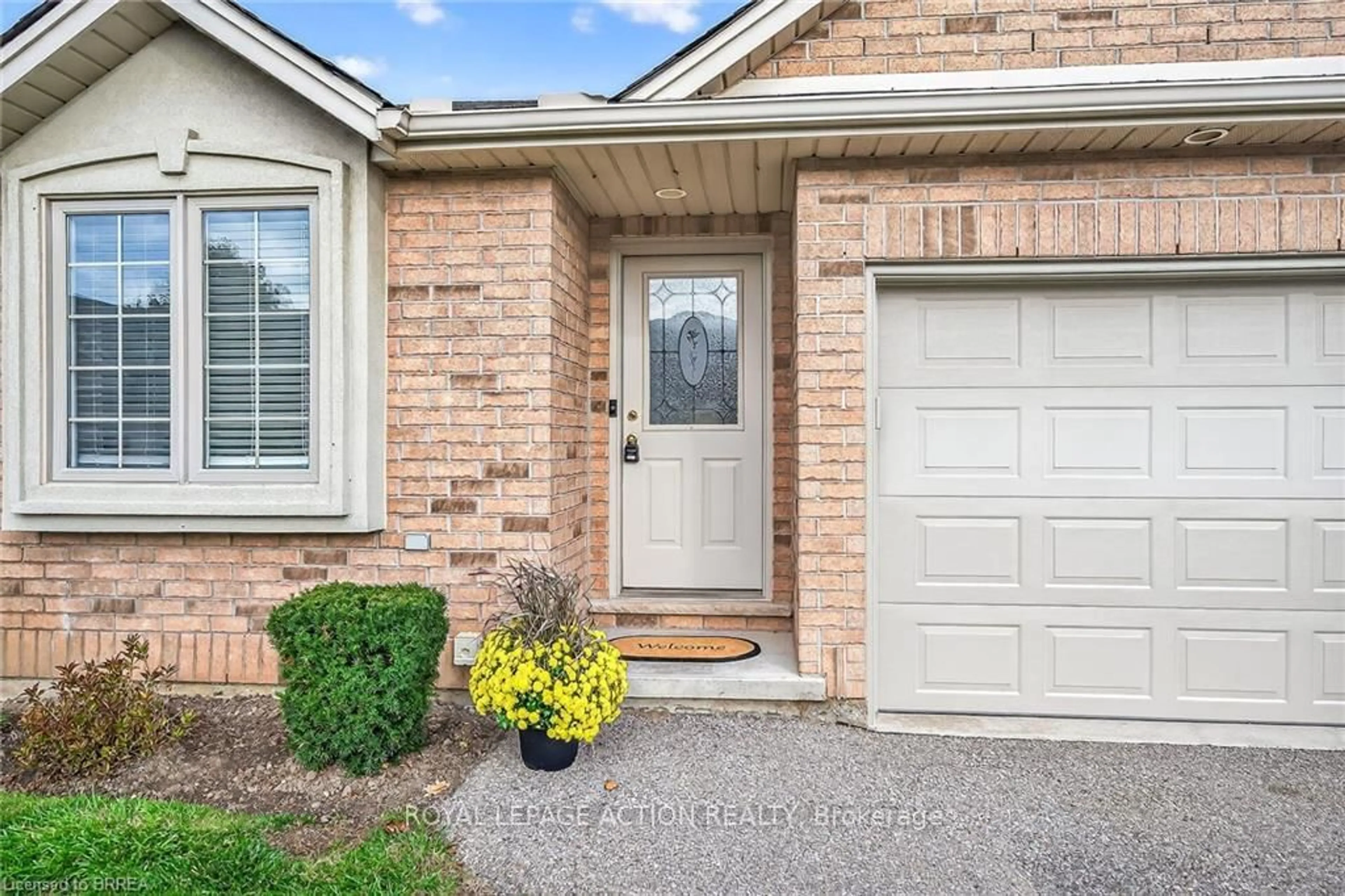 Home with brick exterior material, street for 385 Park Rd #4, Brantford Ontario N3R 0A1