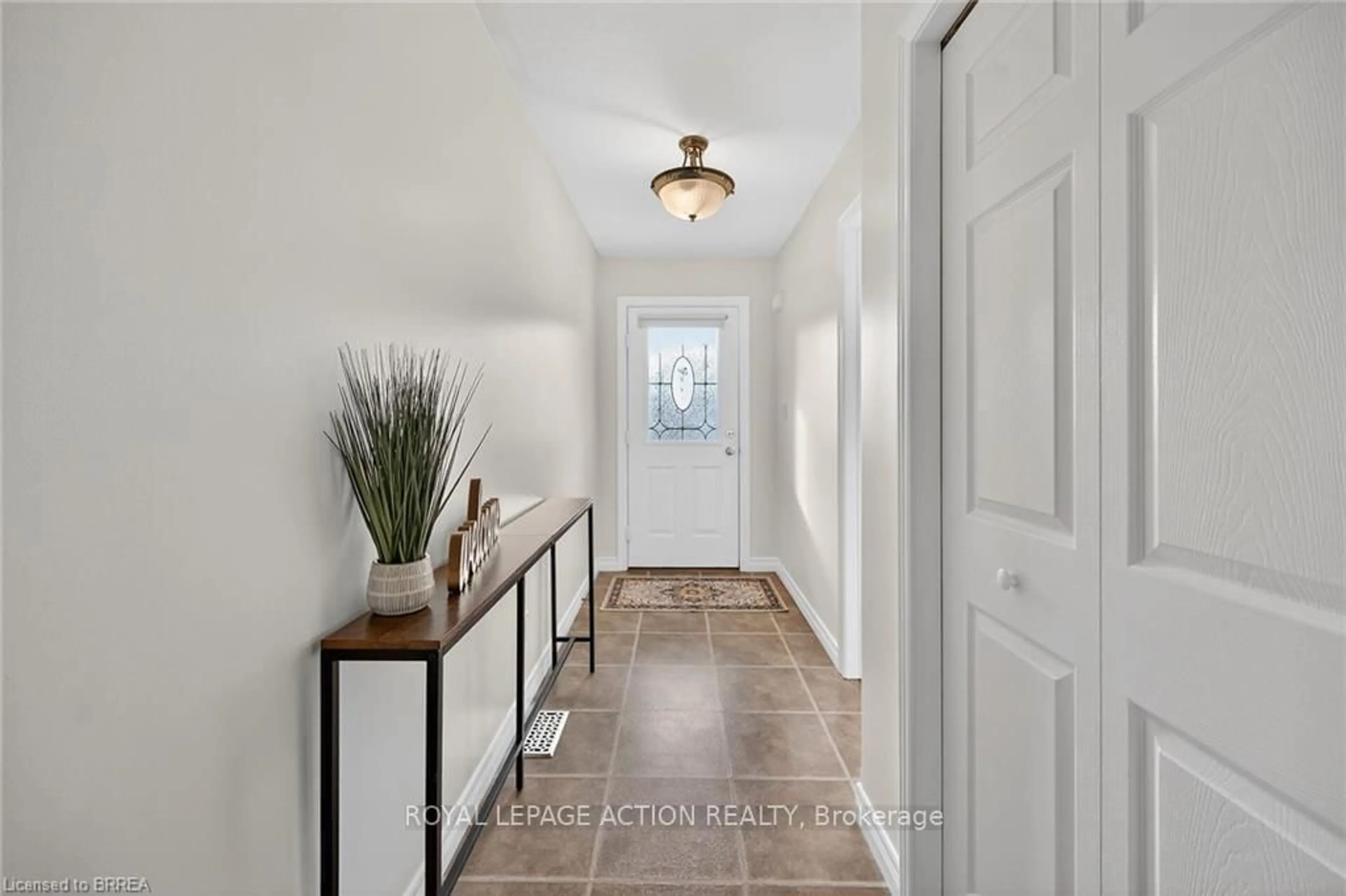 Indoor entryway for 385 Park Rd #4, Brantford Ontario N3R 0A1