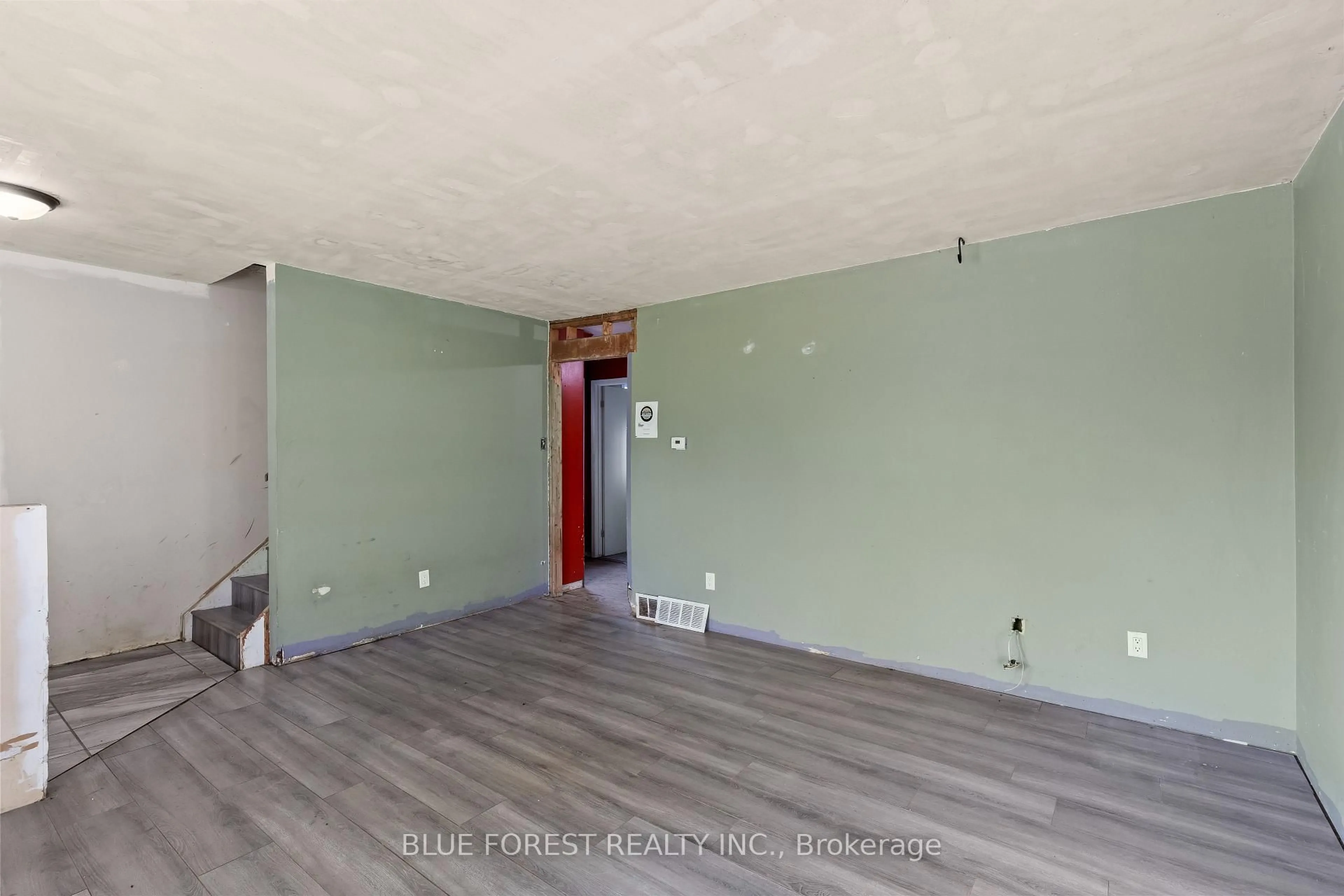 A pic of a room for 1333 Limberlost Rd, London North Ontario N6G 2W4