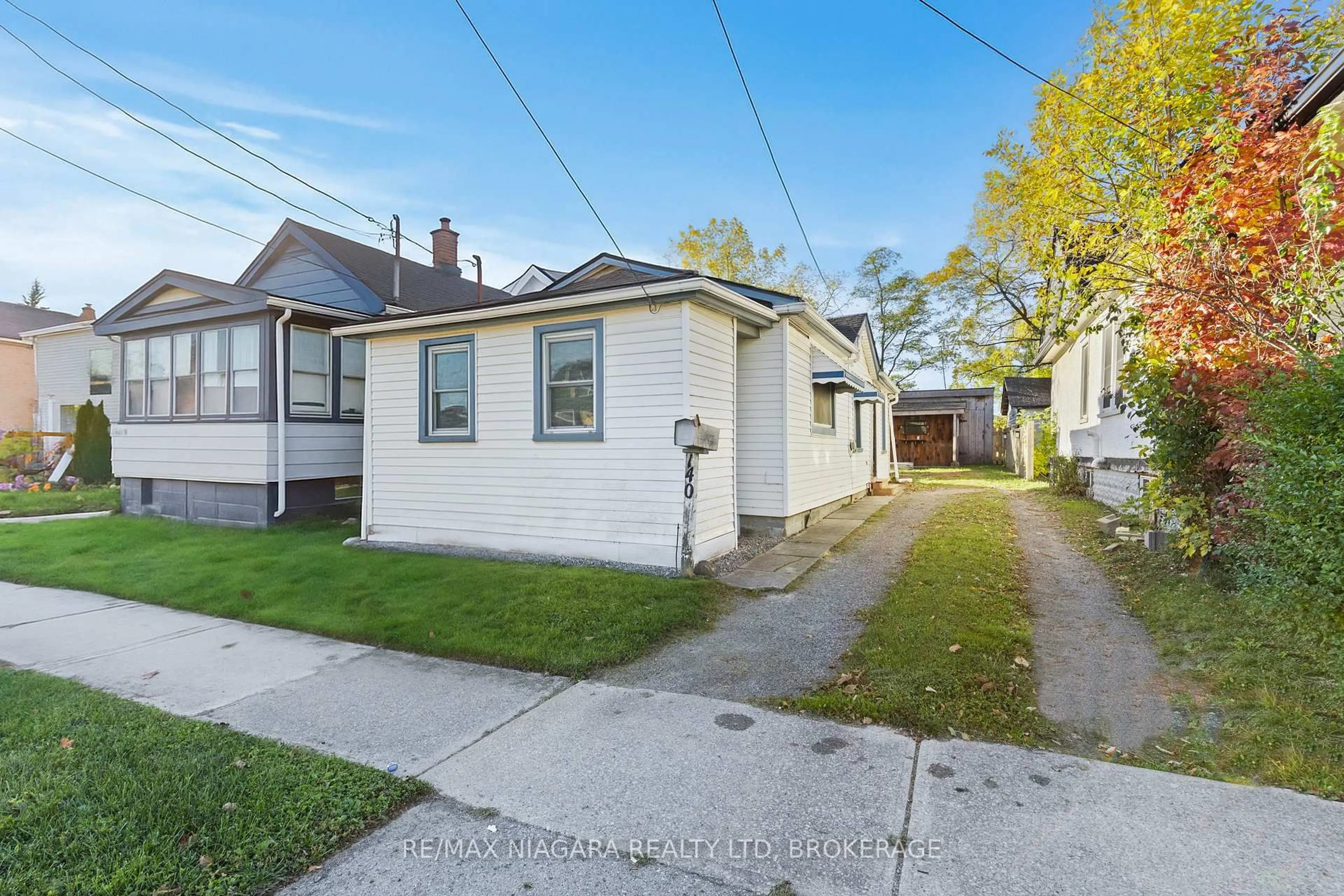 A pic from outside/outdoor area/front of a property/back of a property/a pic from drone, street for 140 Clara St, Thorold Ontario L2V 1K3