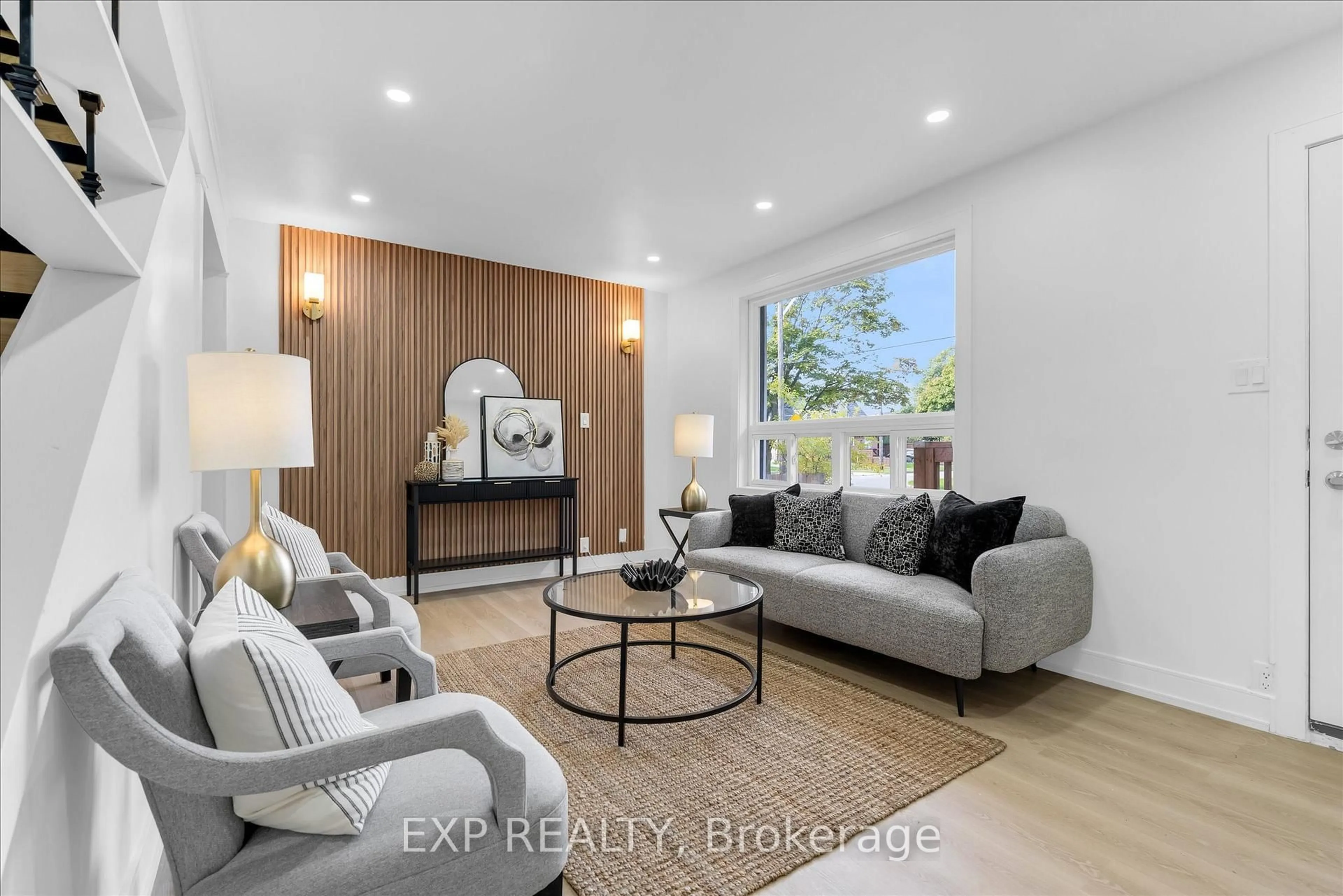 Living room with furniture, unknown for 24 Eaton Pl, Hamilton Ontario L8H 1N7