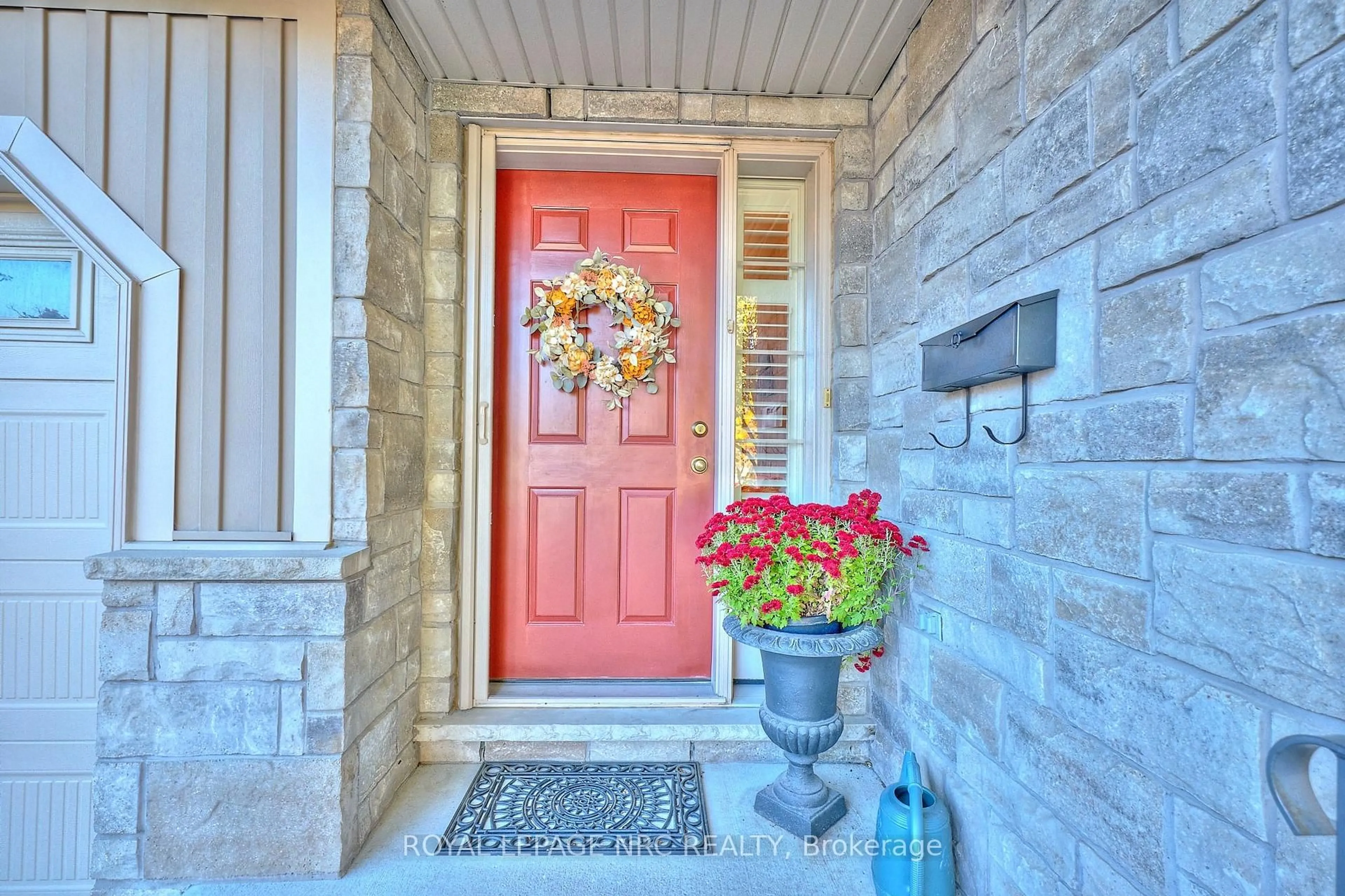 Indoor entryway for 603 Welland Ave #8, St. Catharines Ontario L2M 0A6