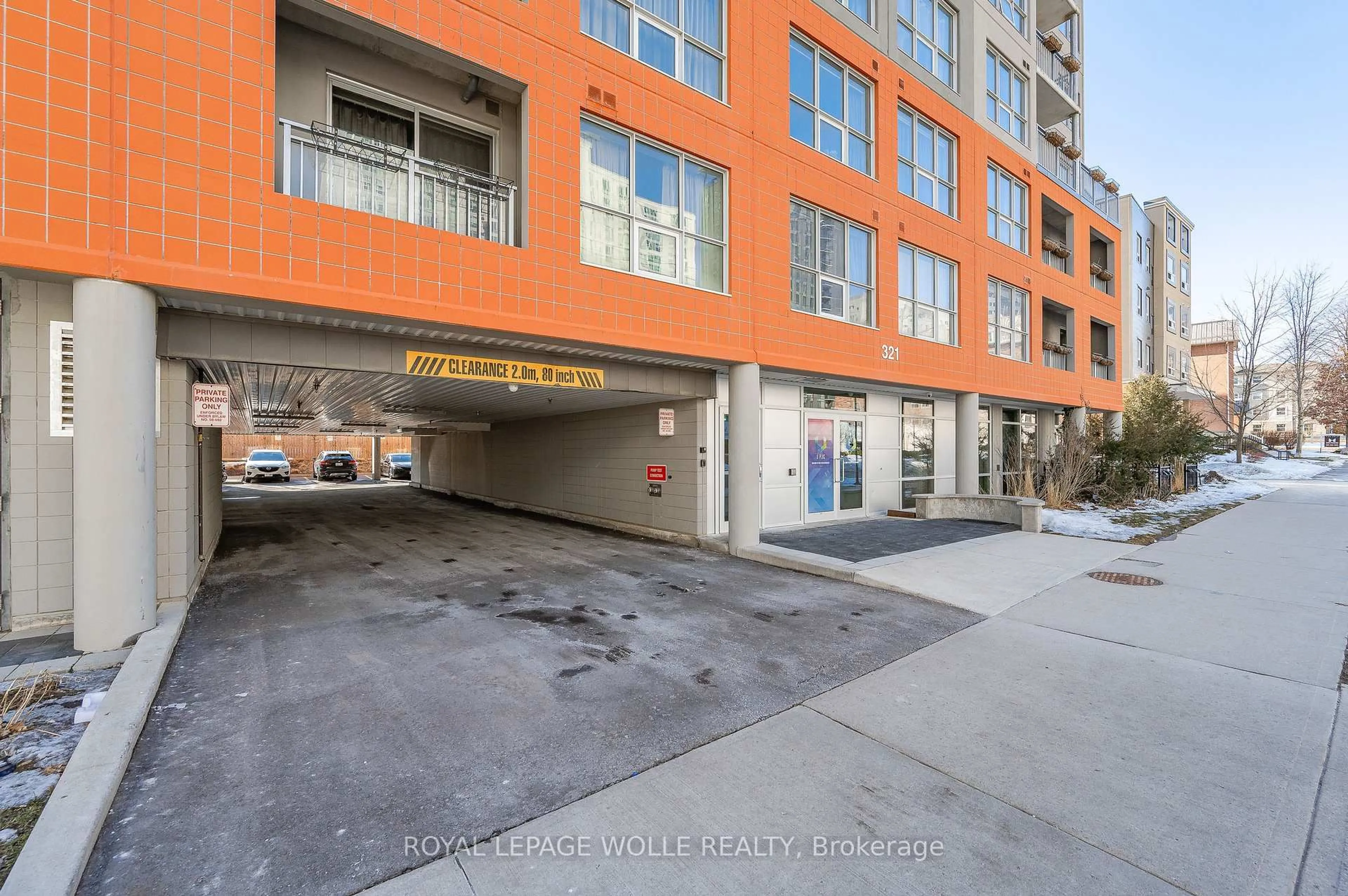 Indoor foyer for 321 Spruce St #207, Waterloo Ontario N1L 3M6