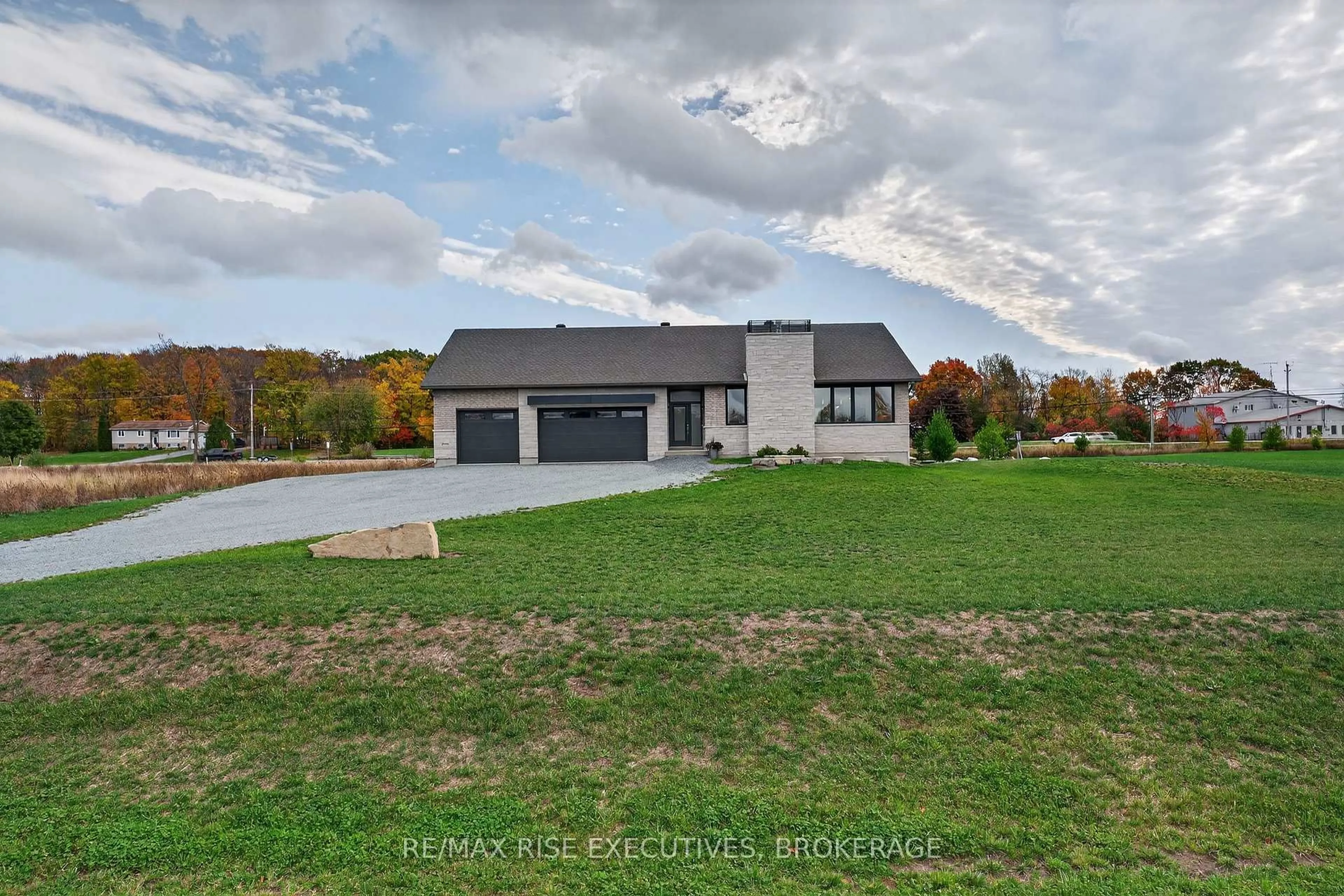 A pic from outside/outdoor area/front of a property/back of a property/a pic from drone, unknown for 158 Summerside Dr, Inverary Ontario K0H 1X0