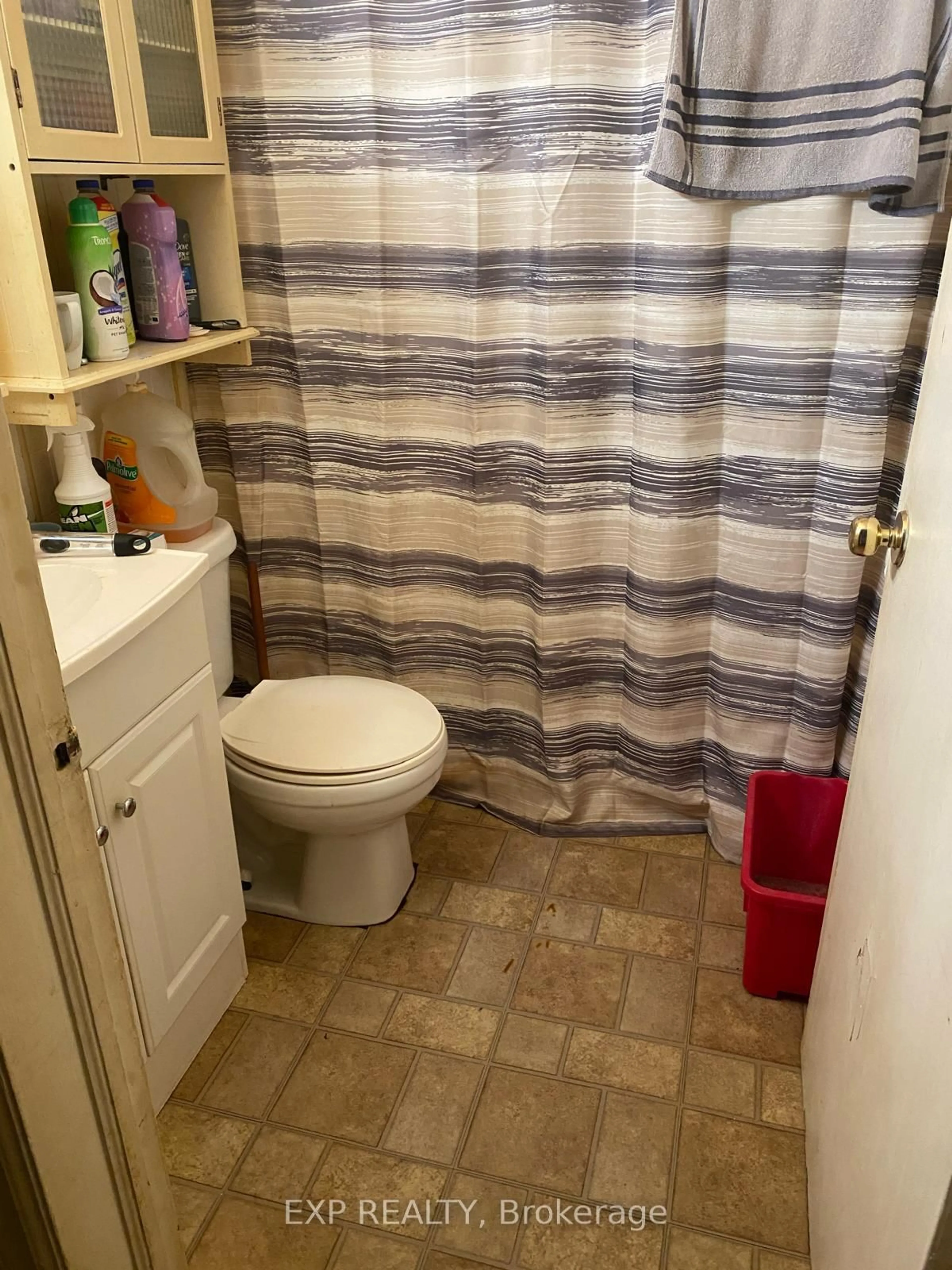 Standard bathroom, floor is not visible for 501 McConnell Ave, Cornwall Ontario K6H 4L9