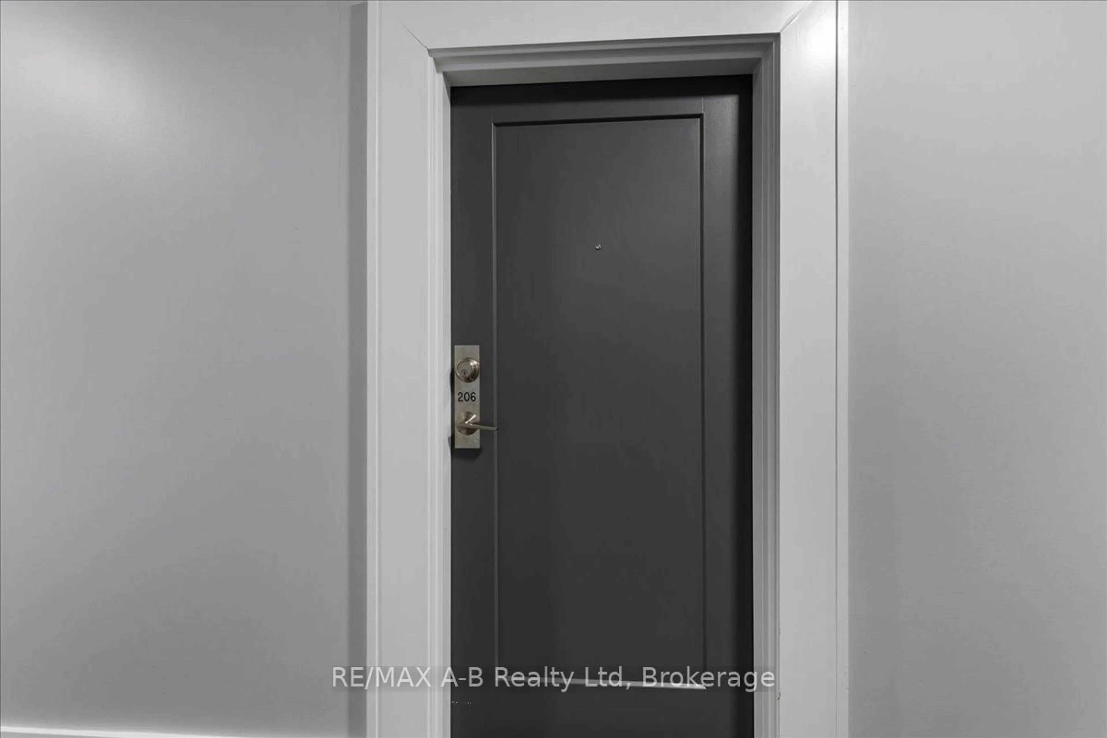 Indoor entryway for 255 John St #206, Stratford Ontario N5A 0G7