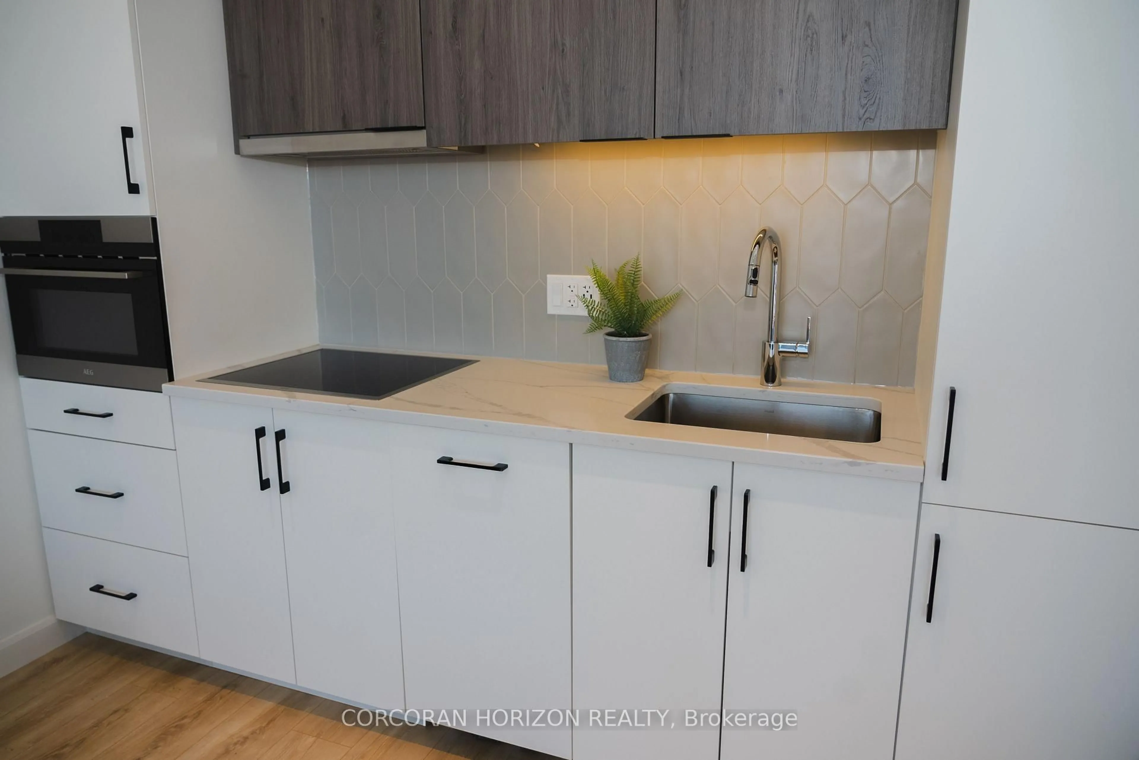 Standard kitchen, wood/laminate floor for 741 King St #1711, Kitchener Ontario N2G 1E5