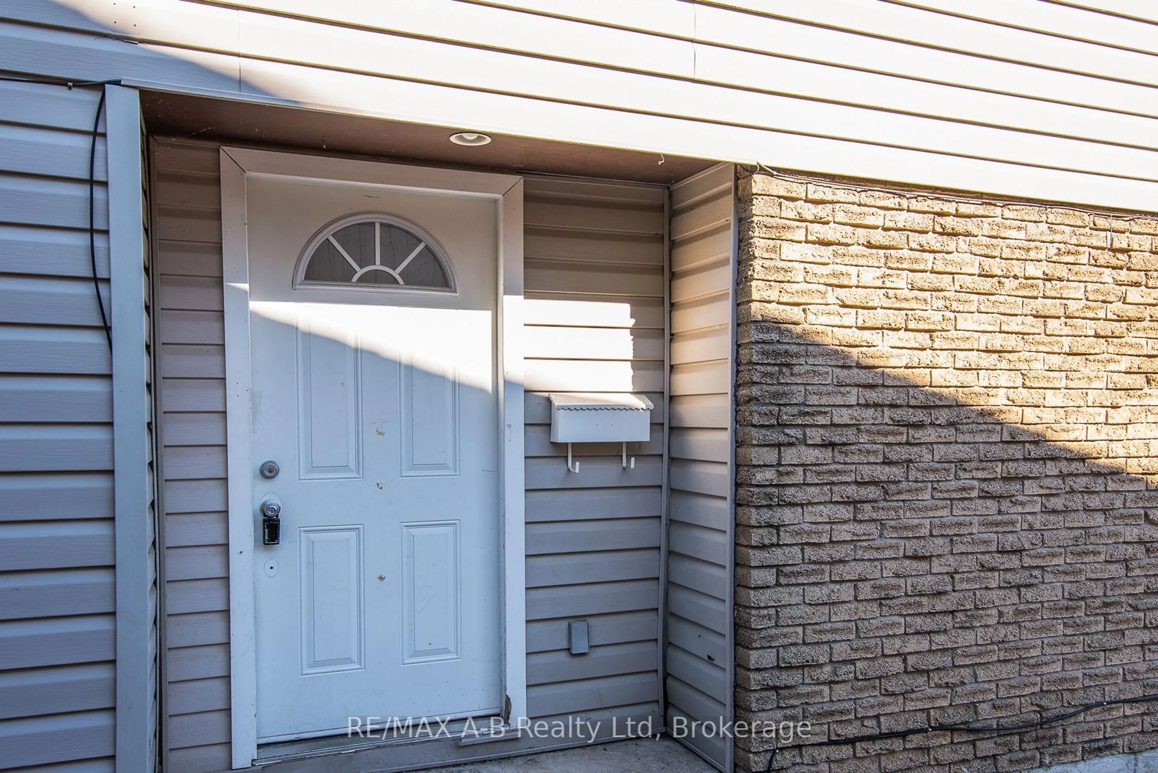 Unknown for 568 Devon St, Stratford Ontario N4Z 1A9