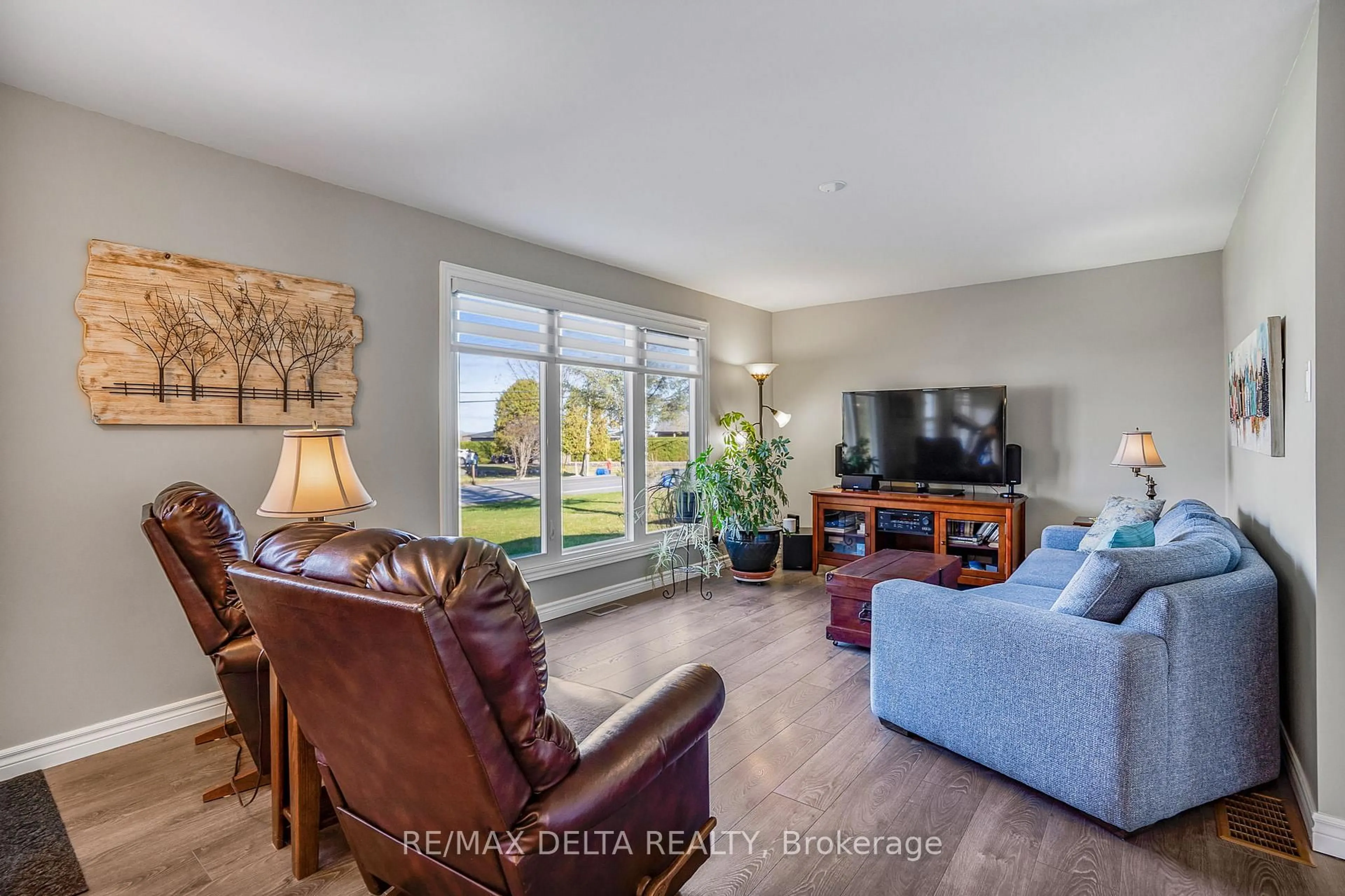 Living room with furniture, unknown for 3676 Principale St, Alfred and Plantagenet Ontario K0A 3K0