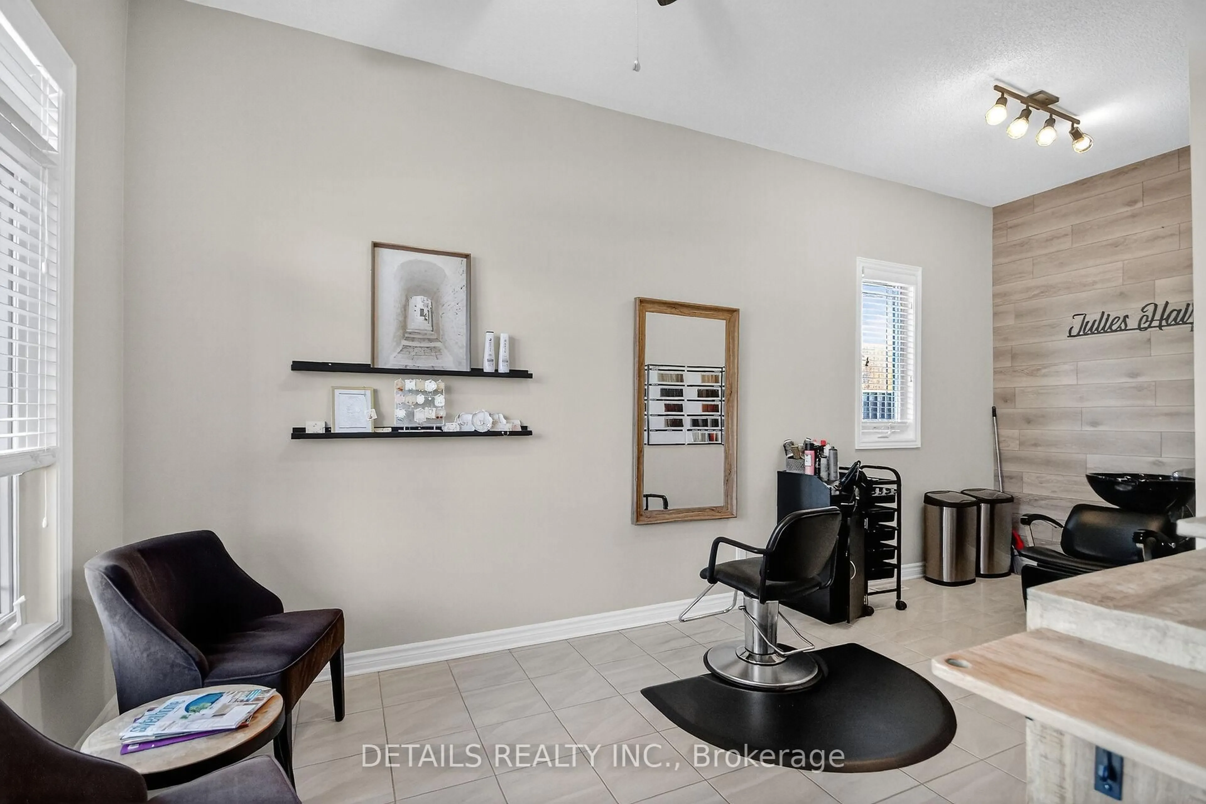 Unknown for 828 Cologne St, Russell Ontario K0A 1W0