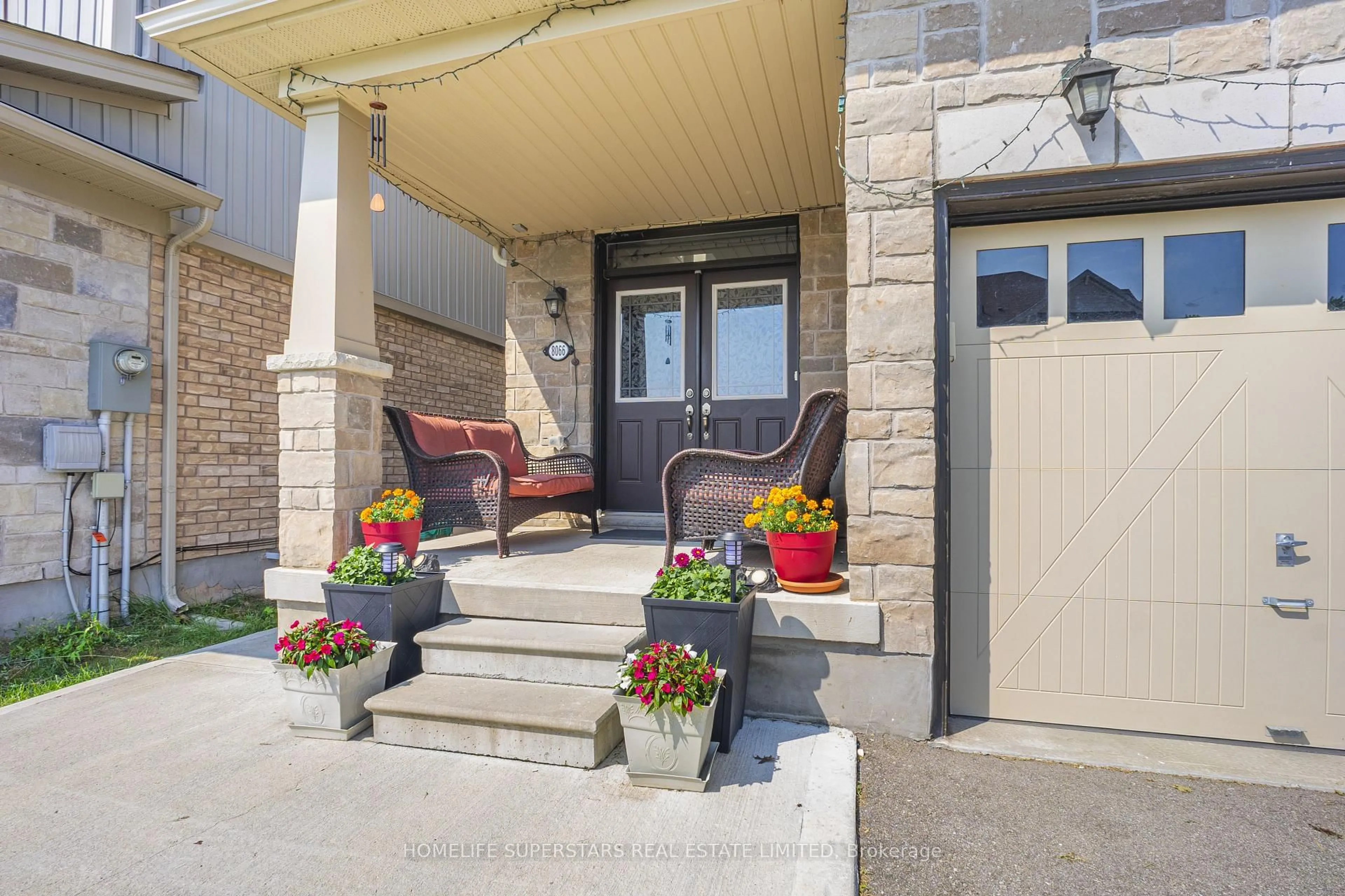 Patio, street for 8066 Hackberry Tr, Niagara Falls Ontario L2H 2Y6