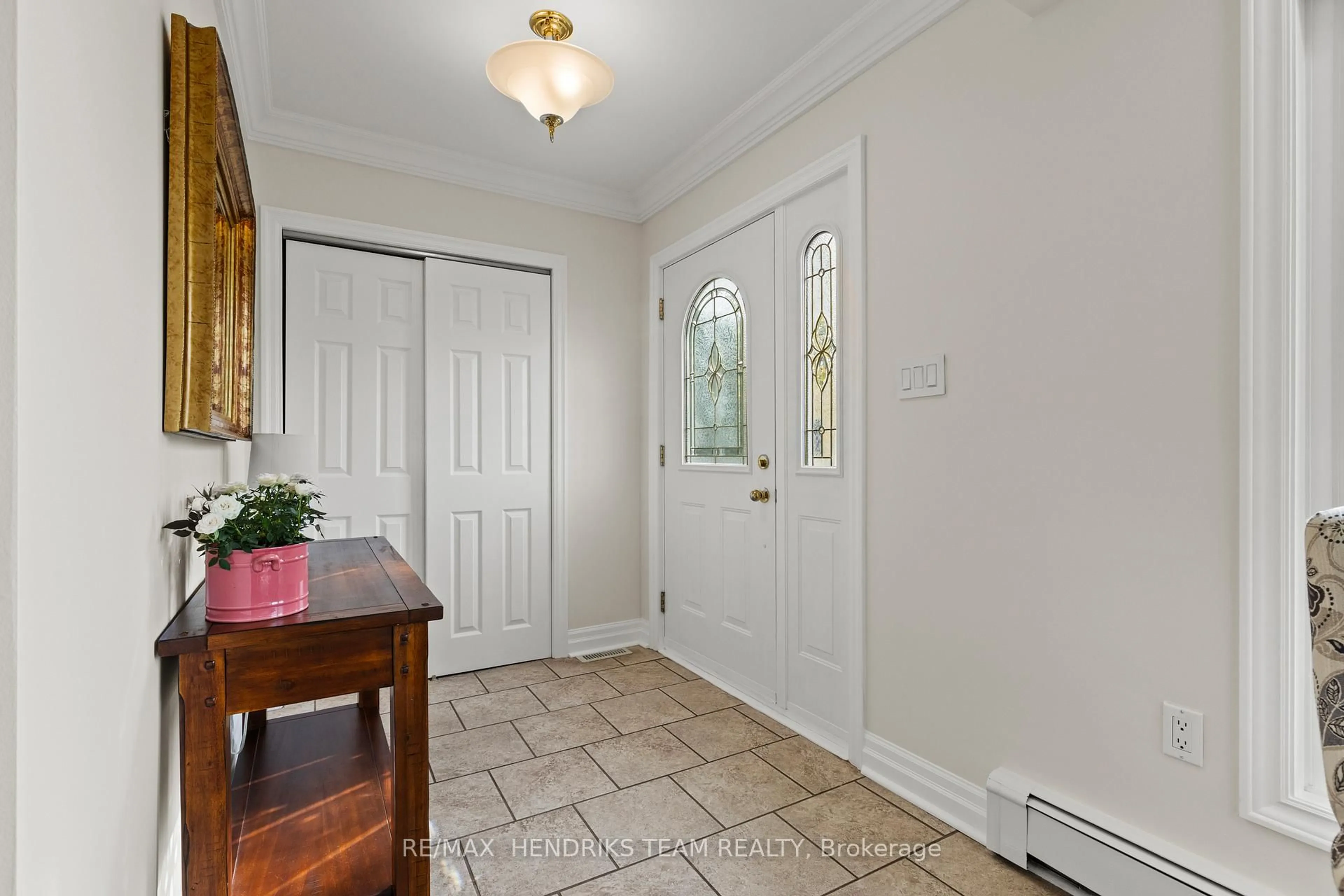 Indoor entryway for 168 Rykert St, St. Catharines Ontario L2S 2B7