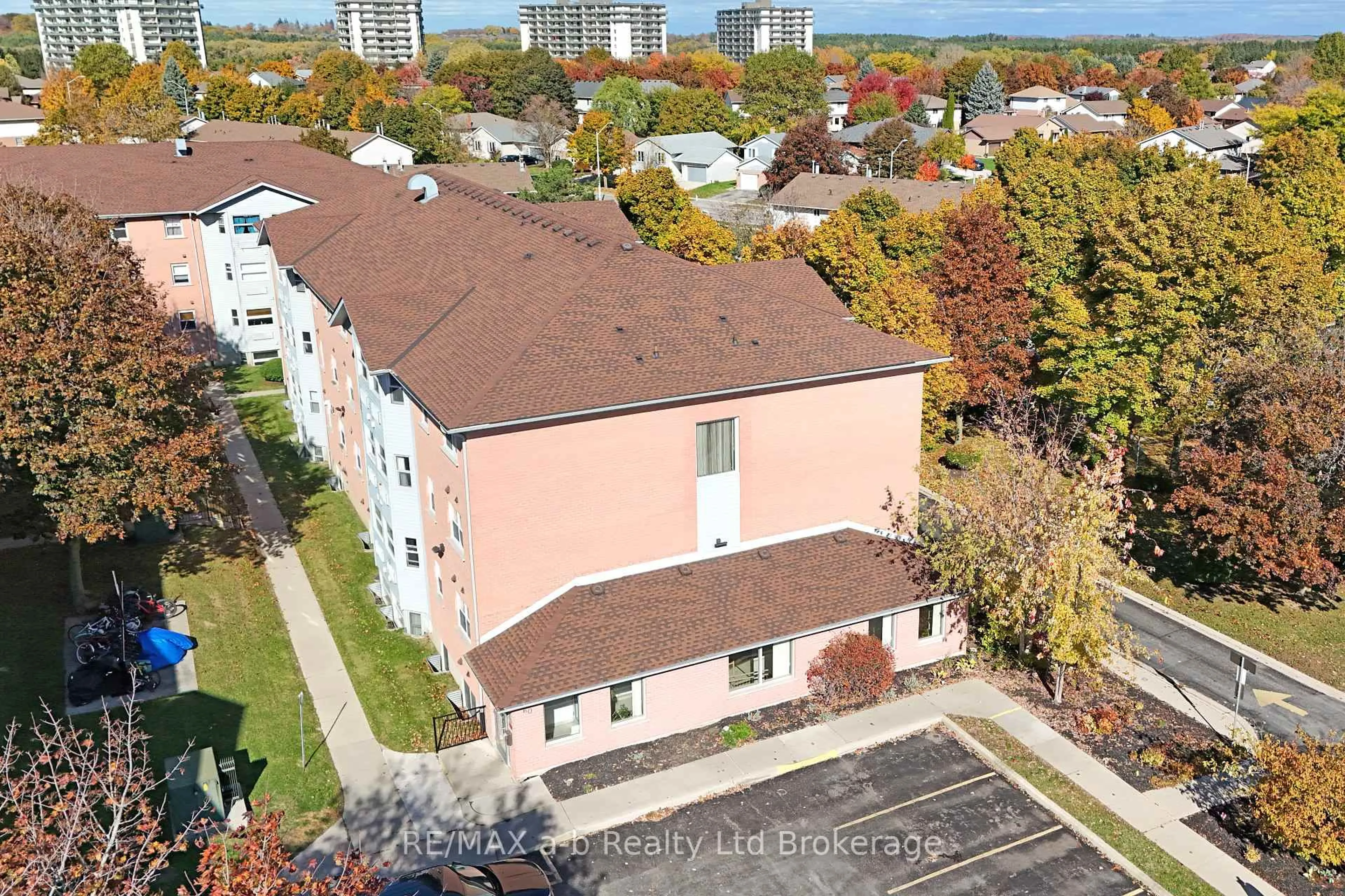 A pic from outside/outdoor area/front of a property/back of a property/a pic from drone, city buildings view from balcony for 60 HIAWATHA Rd #47, Woodstock Ontario N4T 1P3