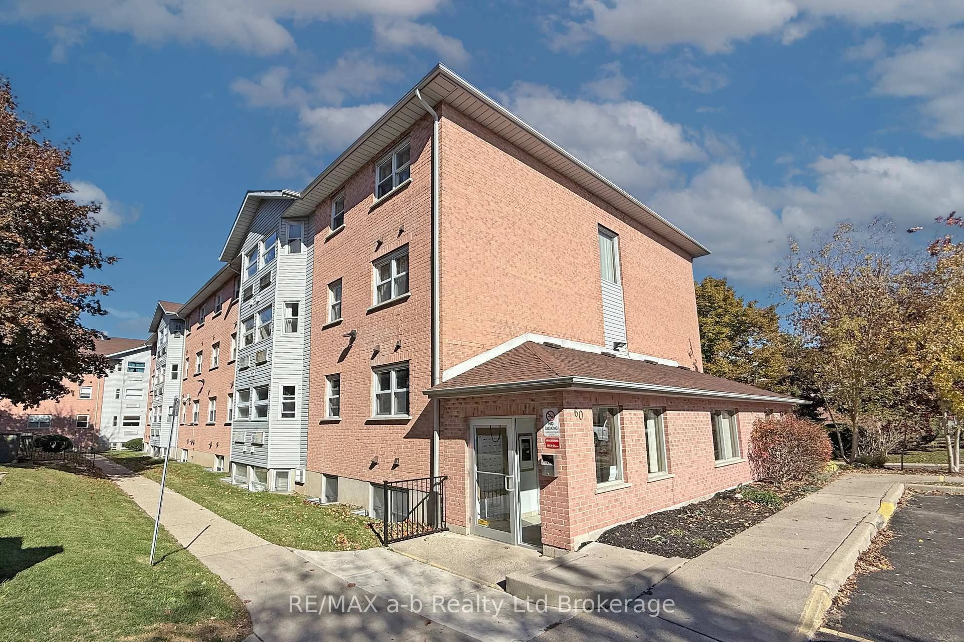 Home with brick exterior material, building for 60 HIAWATHA Rd #47, Woodstock Ontario N4T 1P3