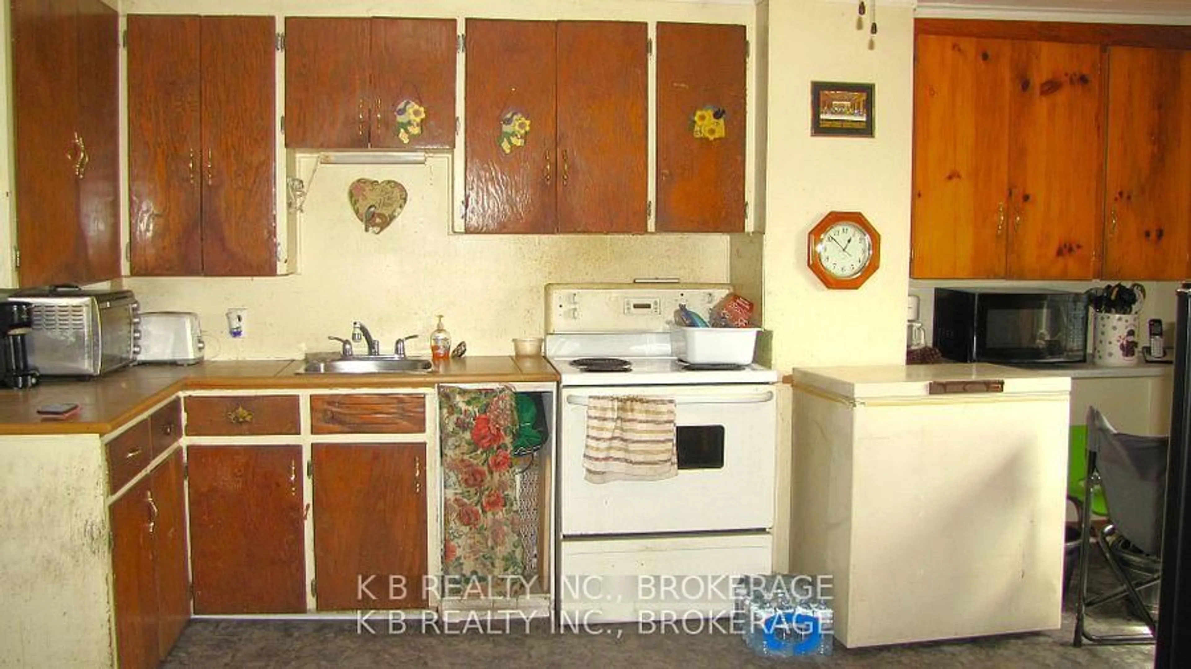 Standard kitchen, unknown for 229 Gore St, Perth Ontario K7H 1K6