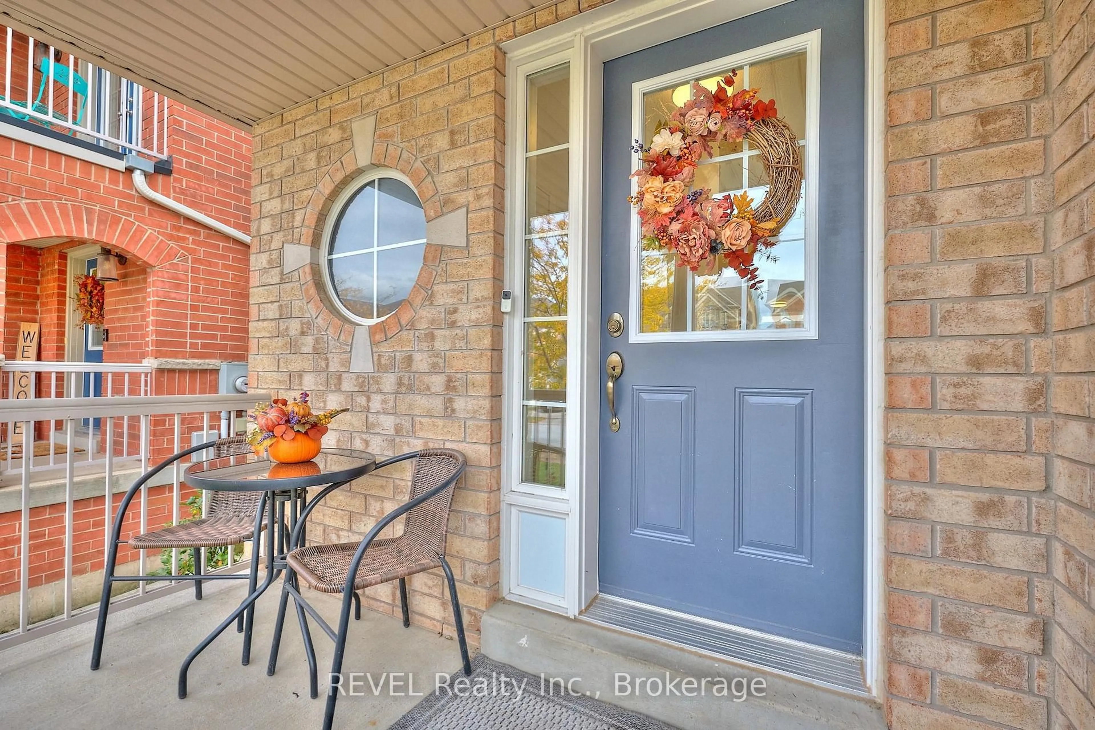 Indoor entryway for 33 Haynes Crt, Niagara-on-the-Lake Ontario L0S 1J0