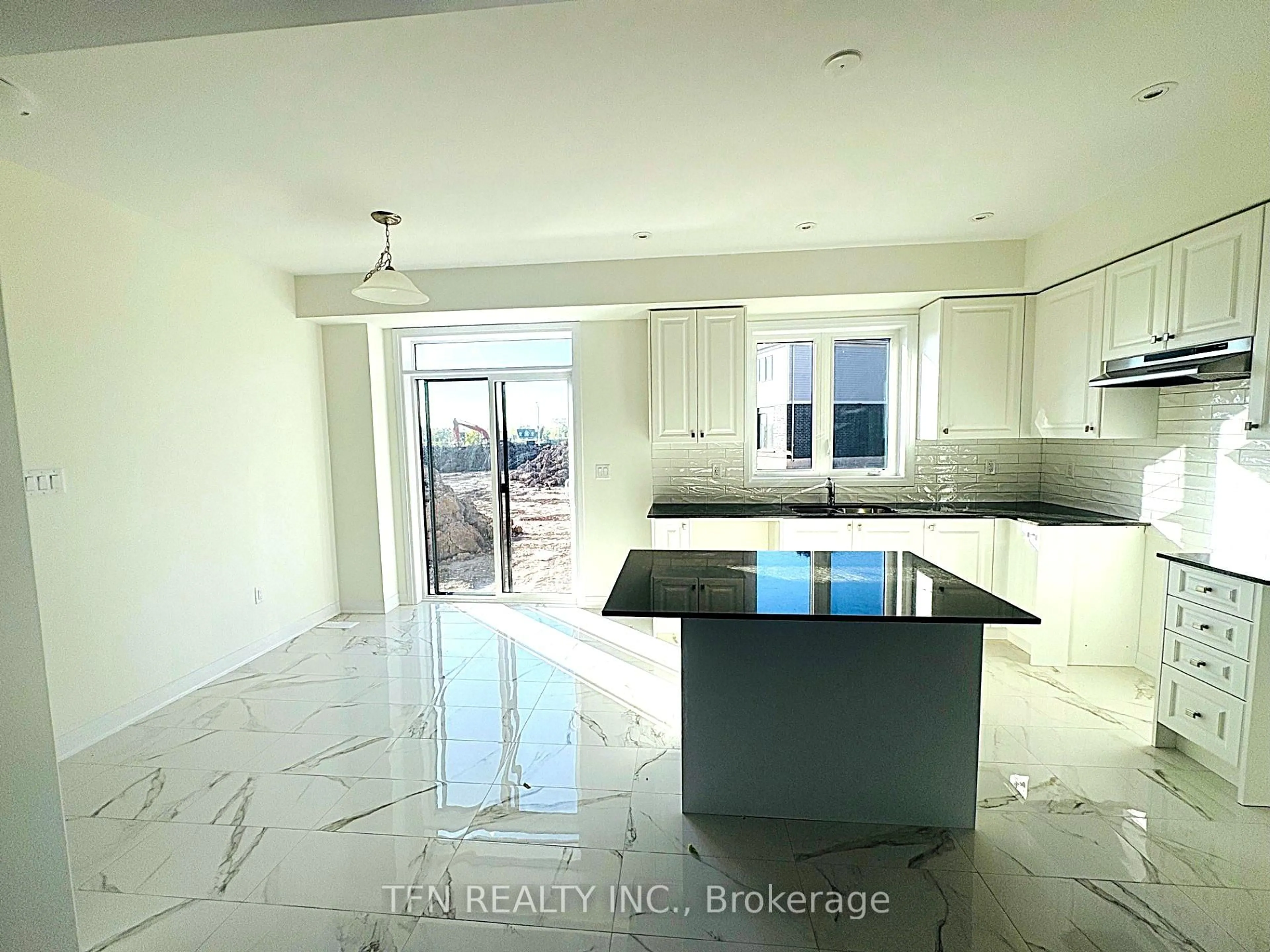 Open concept kitchen, ceramic/tile floor for 28 Canvas Cres, Welland Ontario L3B 0P4