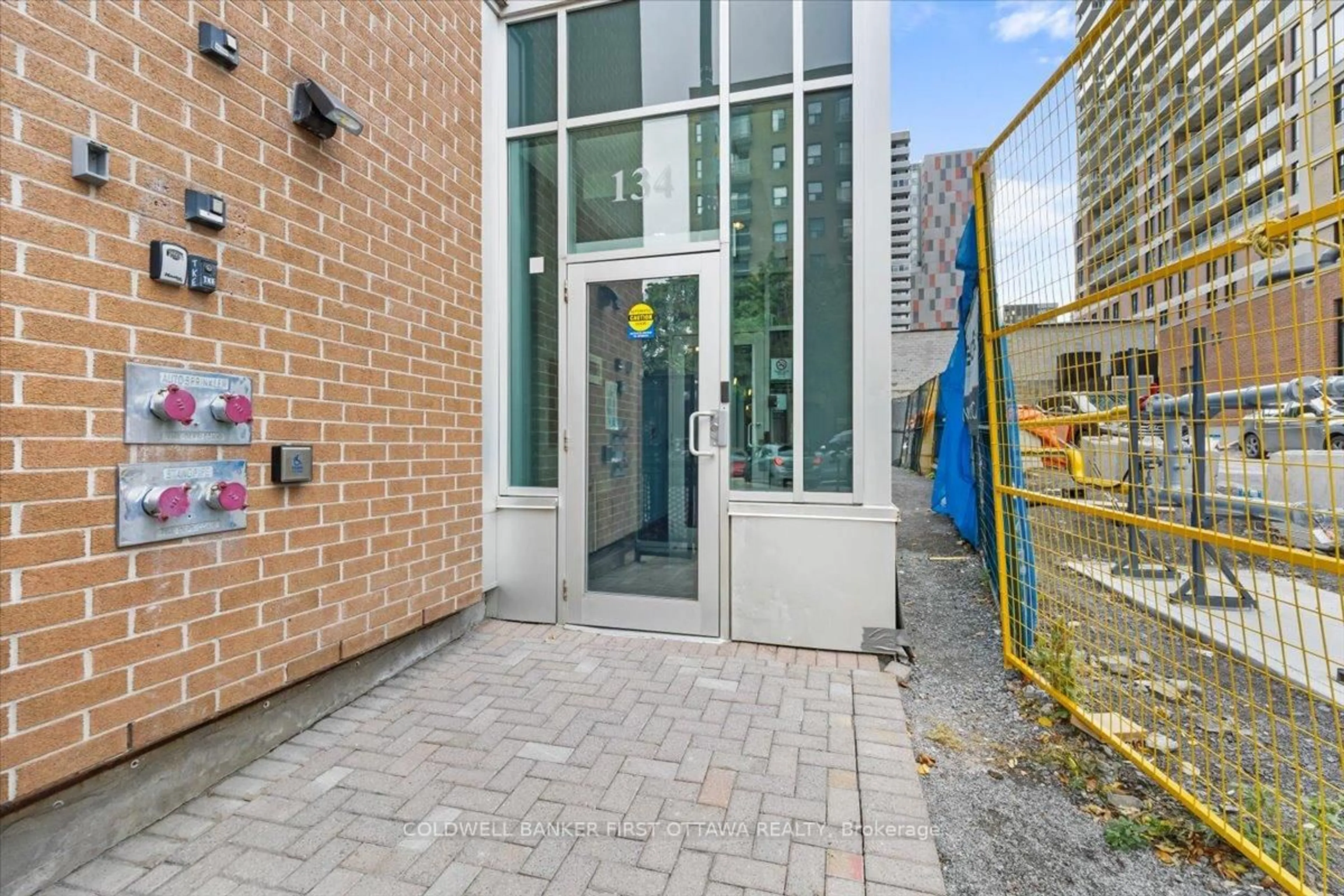 Indoor foyer for 134 YORK St #1108, Ottawa Ontario K1N 1K8