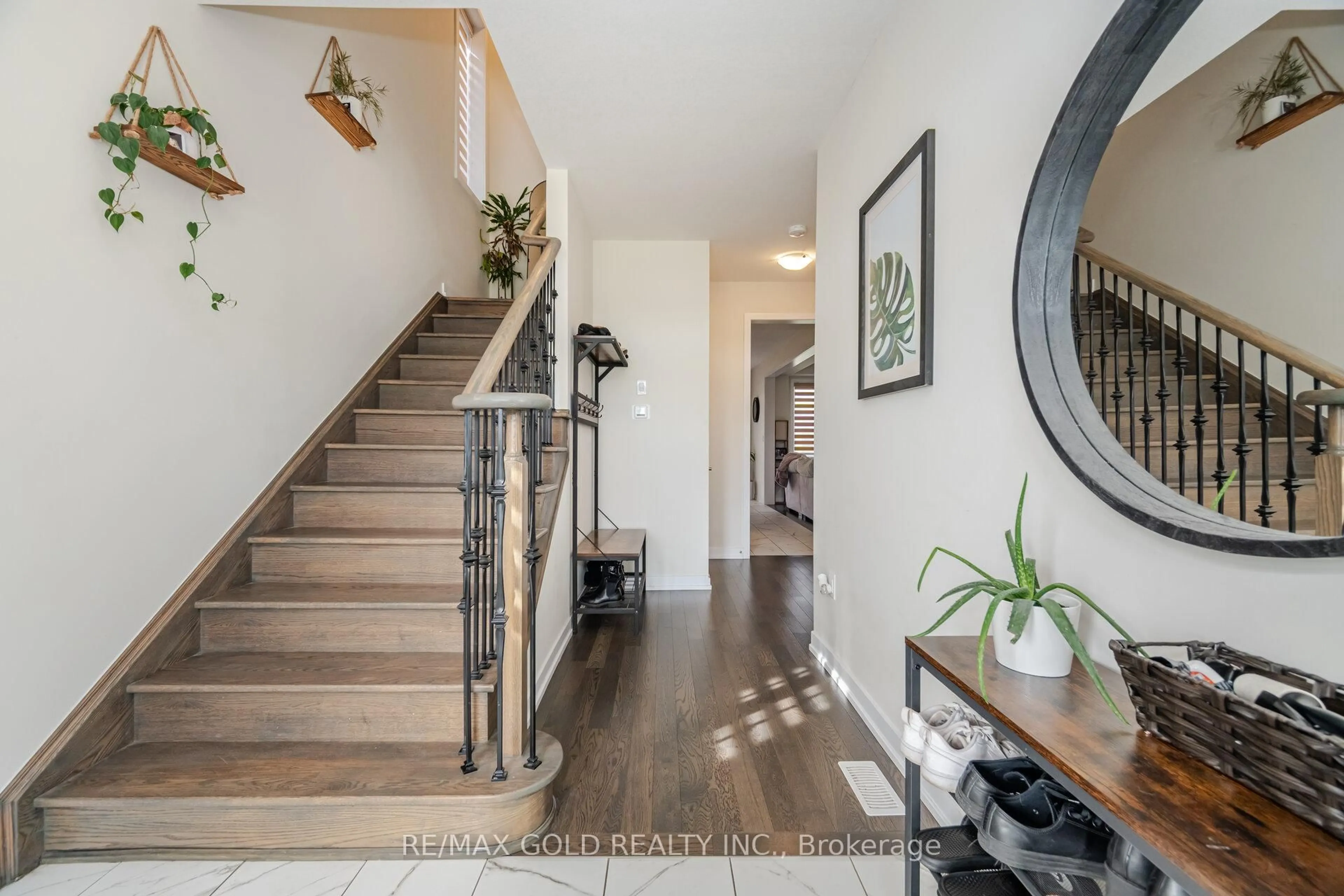 Indoor entryway for 128 Whithorn Cres, Haldimand Ontario N3W 0G4