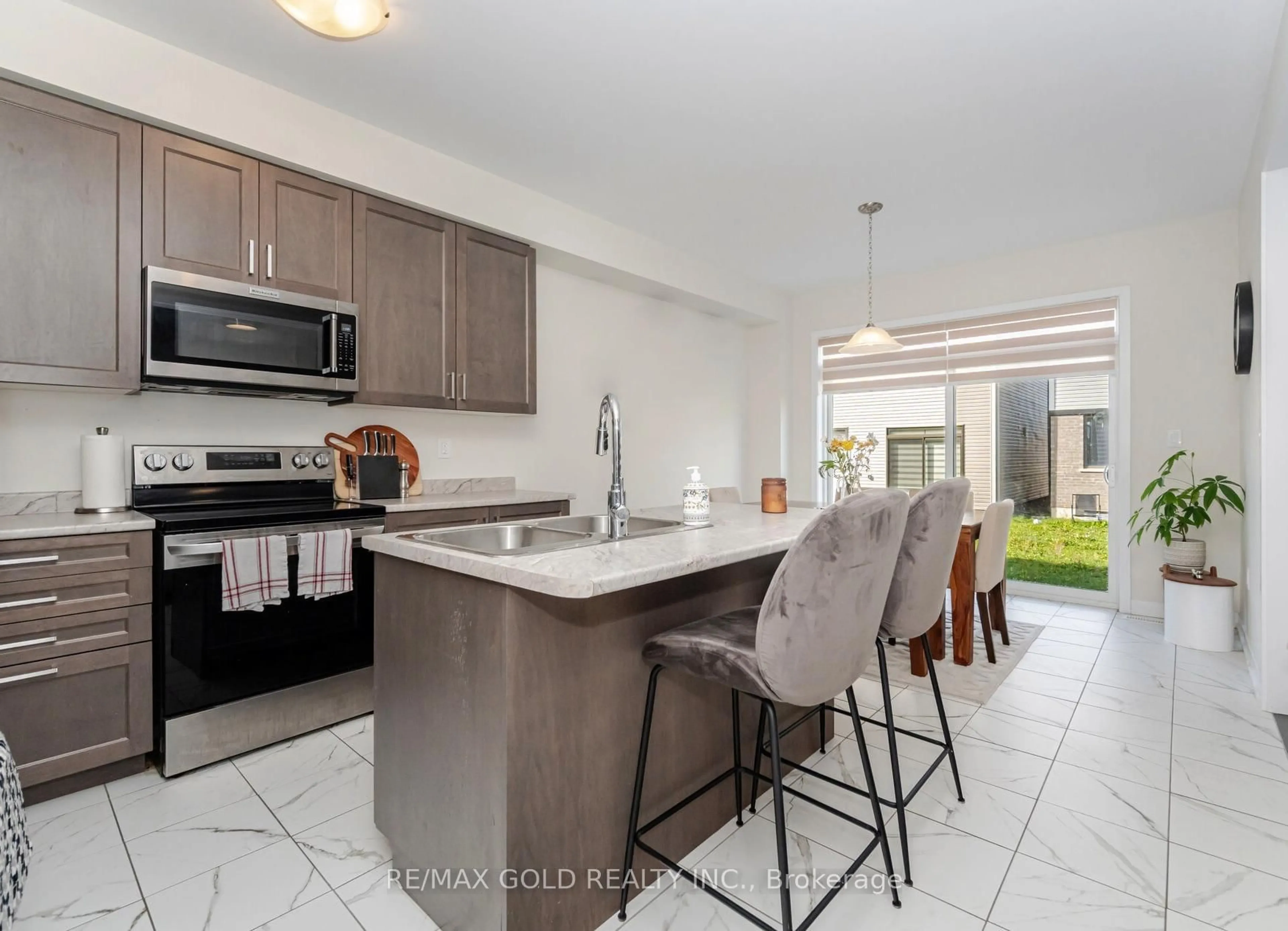 Open concept kitchen, ceramic/tile floor for 128 Whithorn Cres, Haldimand Ontario N3W 0G4