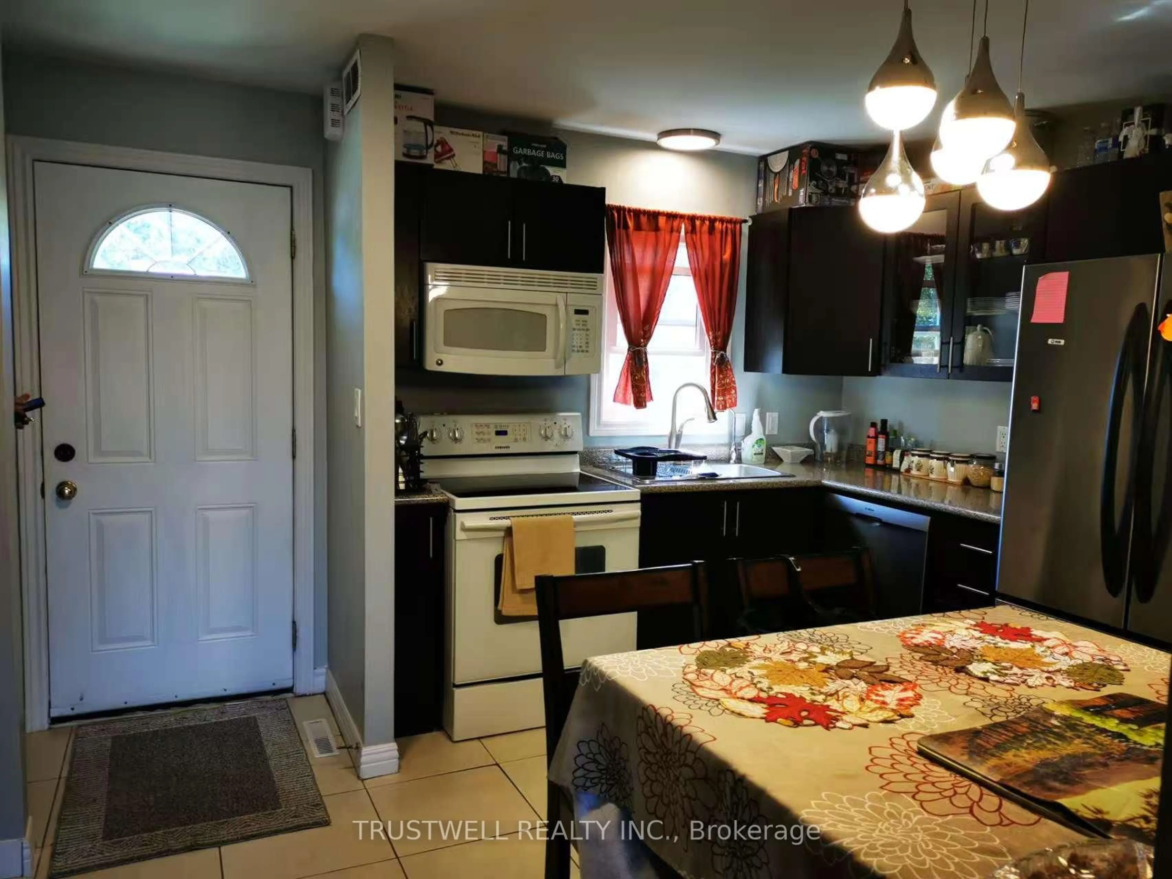 Standard kitchen, unknown for 131 Rockwood Ave #26, St. Catharines Ontario L2P 3K4