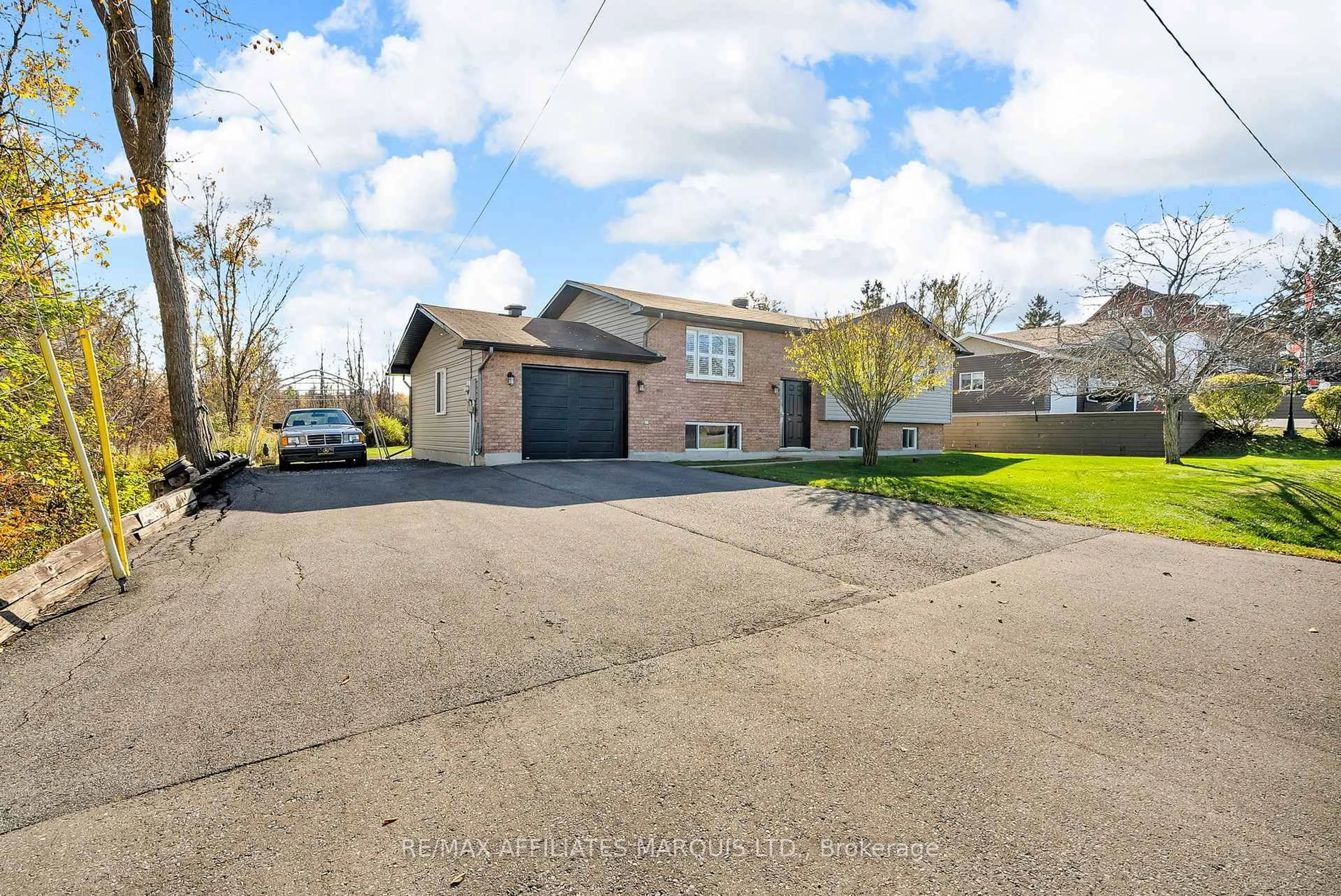 A pic from outside/outdoor area/front of a property/back of a property/a pic from drone, street for 532 South Branch Rd, Cornwall Ontario K6H 7T2