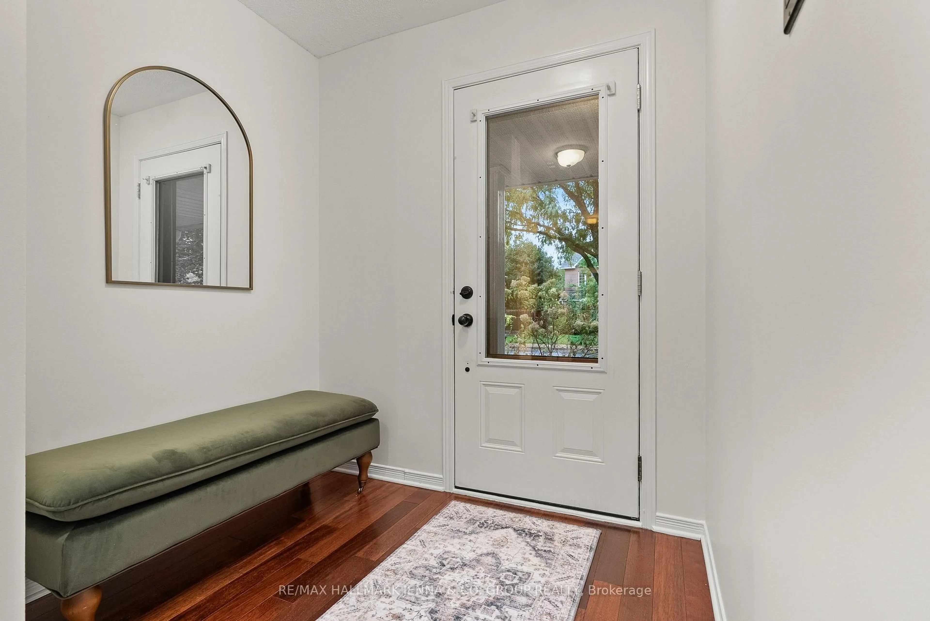 Indoor entryway for 364 Stoneway Dr, Ottawa Ontario K2G 6G7