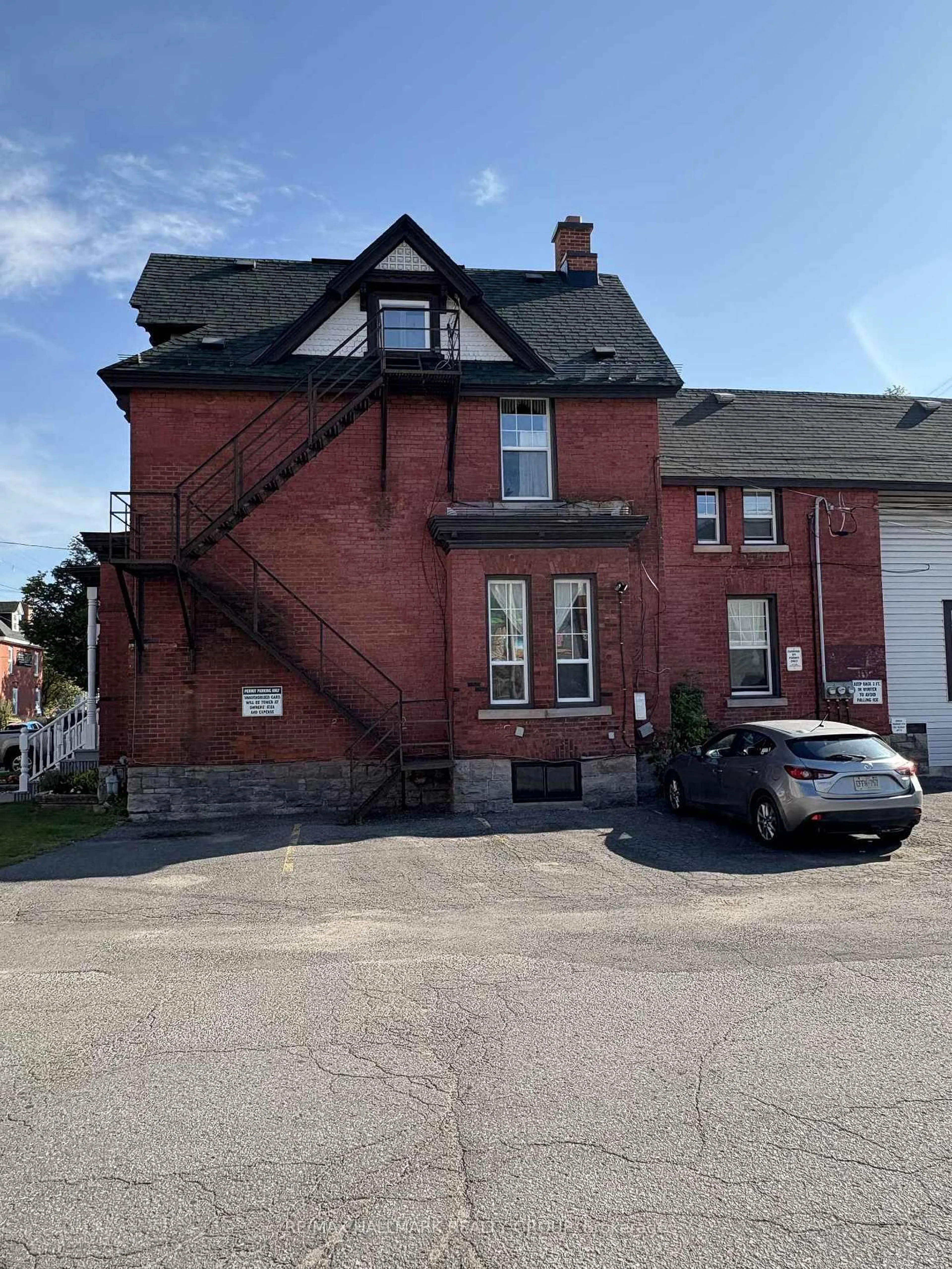 Home with brick exterior material, street for 360 Gilmour St, Ottawa Ontario K2P 0R3