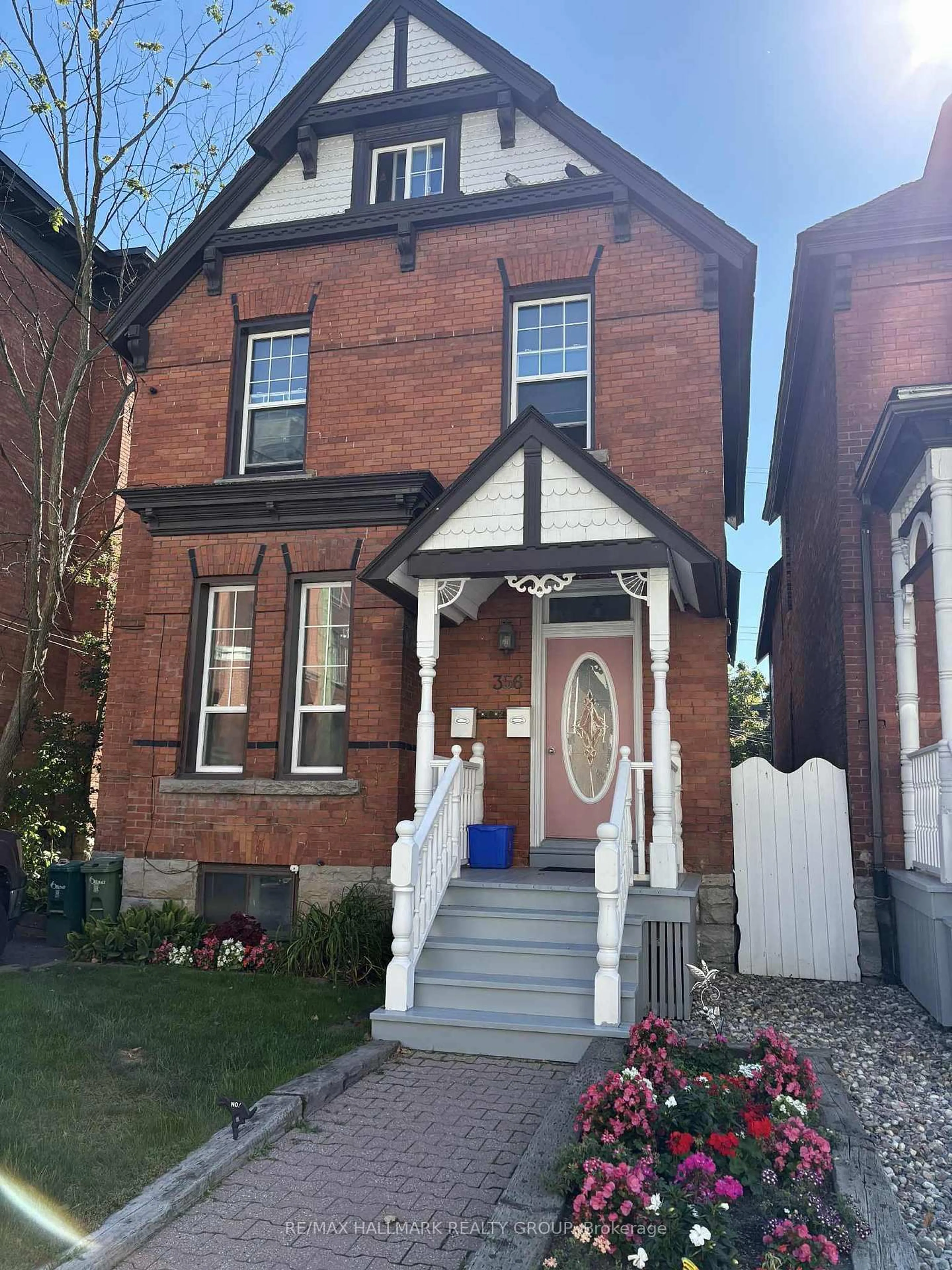 Home with brick exterior material, street for 356 Gilmour St, Ottawa Ontario K2P 0R3