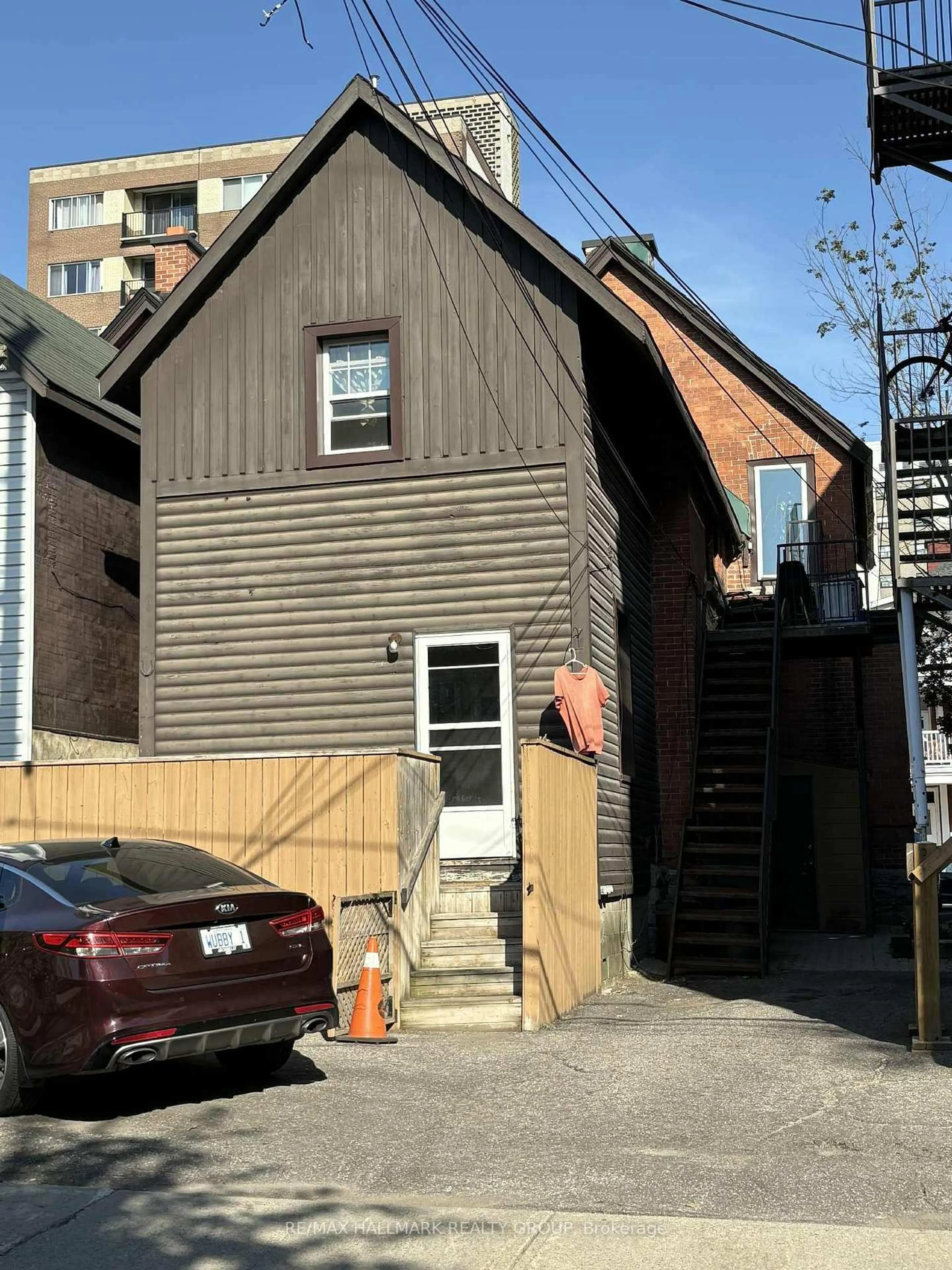 Unknown for 356 Gilmour St, Ottawa Ontario K2P 0R3