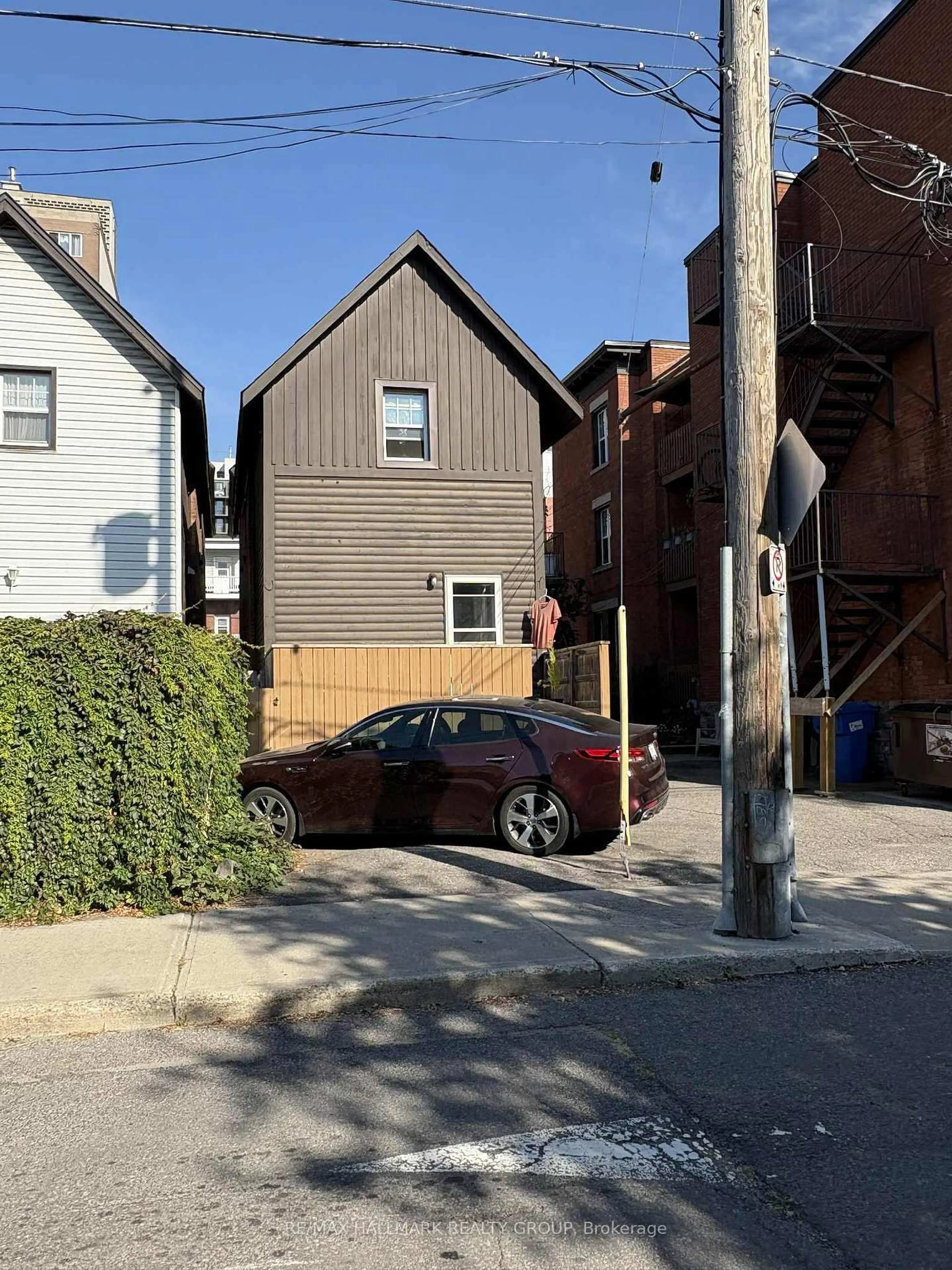 Unknown for 356 Gilmour St, Ottawa Ontario K2P 0R3