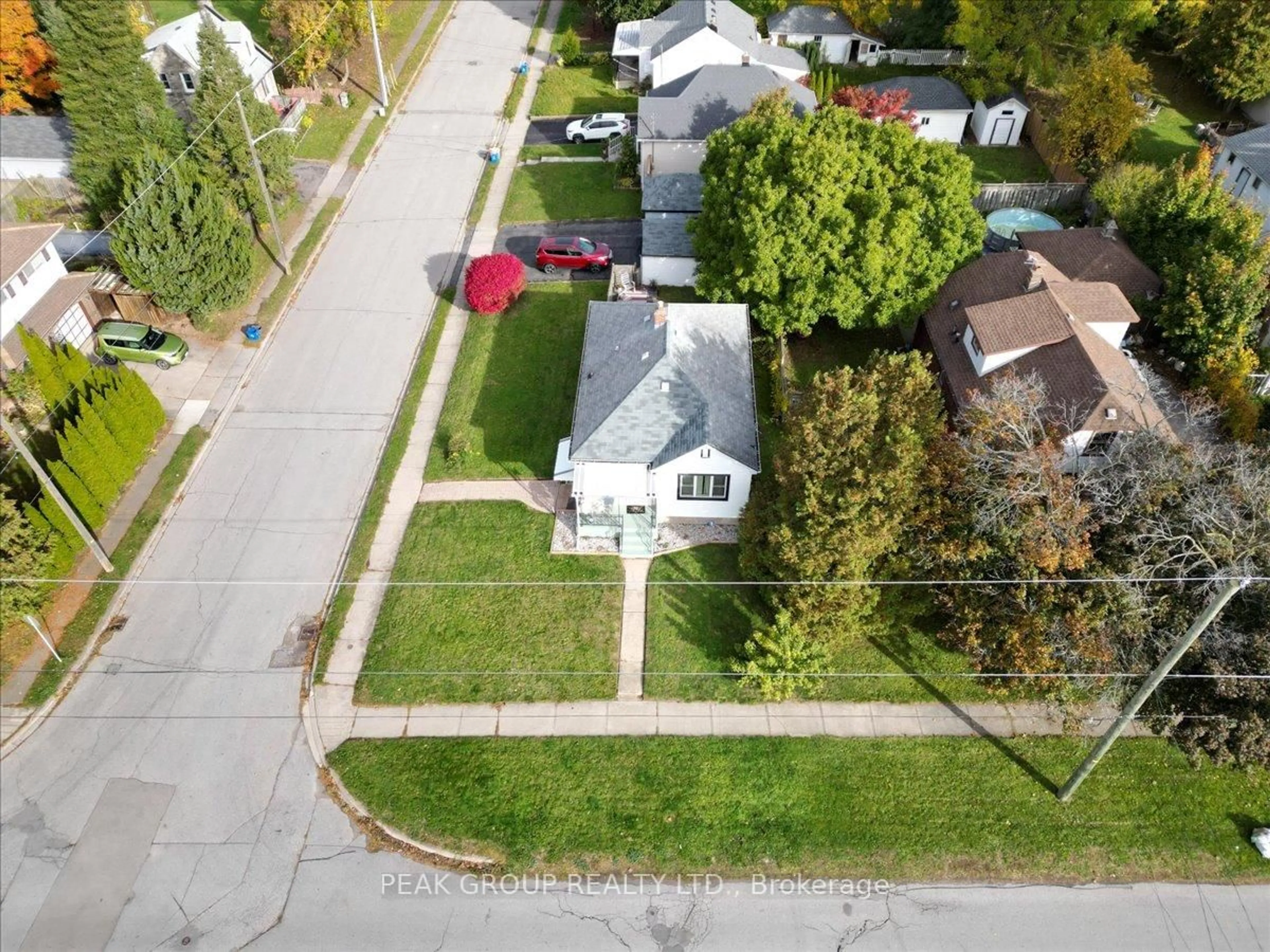 A pic from outside/outdoor area/front of a property/back of a property/a pic from drone, street for 6105 Dixon St, Niagara Falls Ontario L2G 2L4