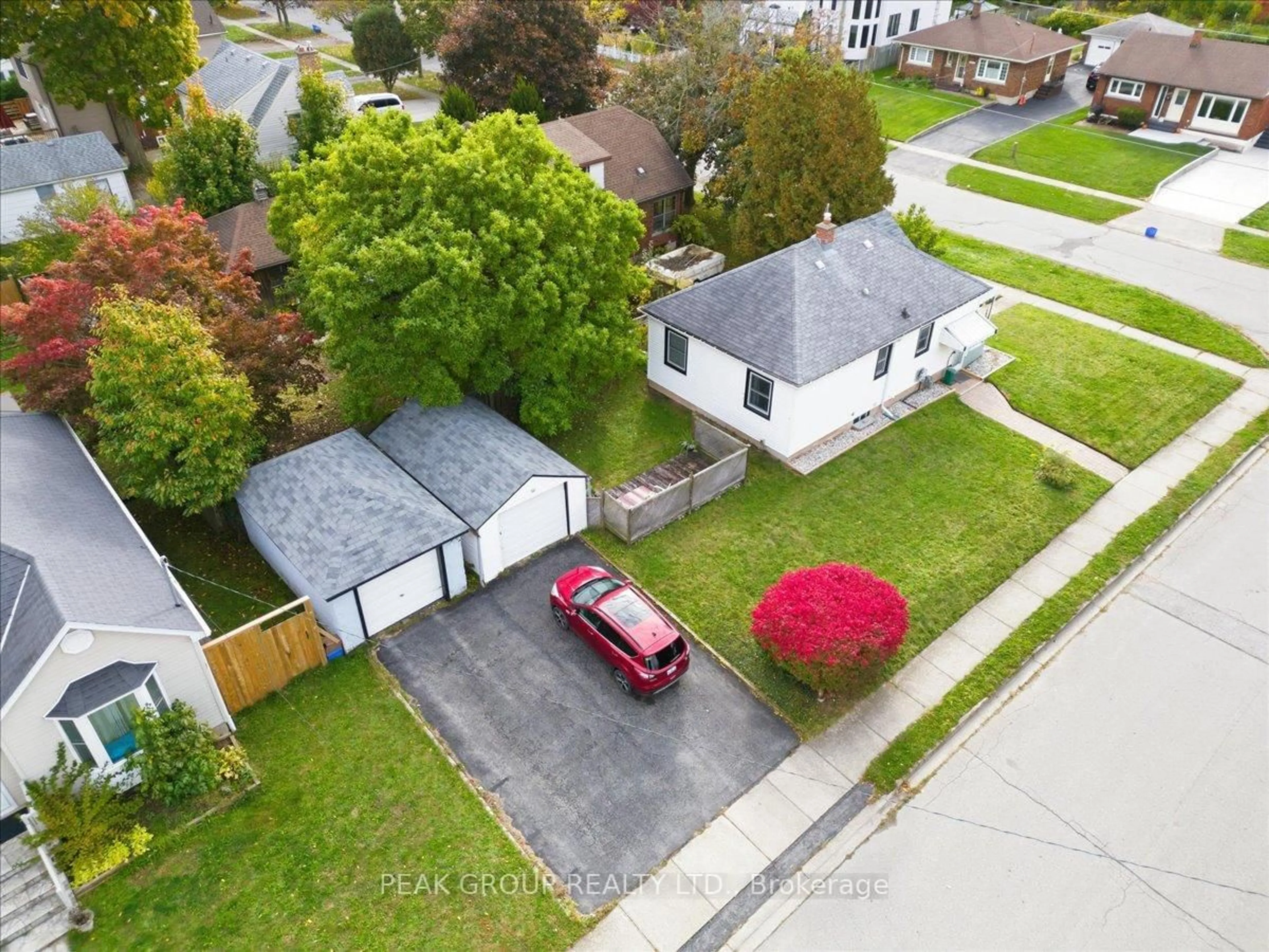 A pic from outside/outdoor area/front of a property/back of a property/a pic from drone, street for 6105 Dixon St, Niagara Falls Ontario L2G 2L4