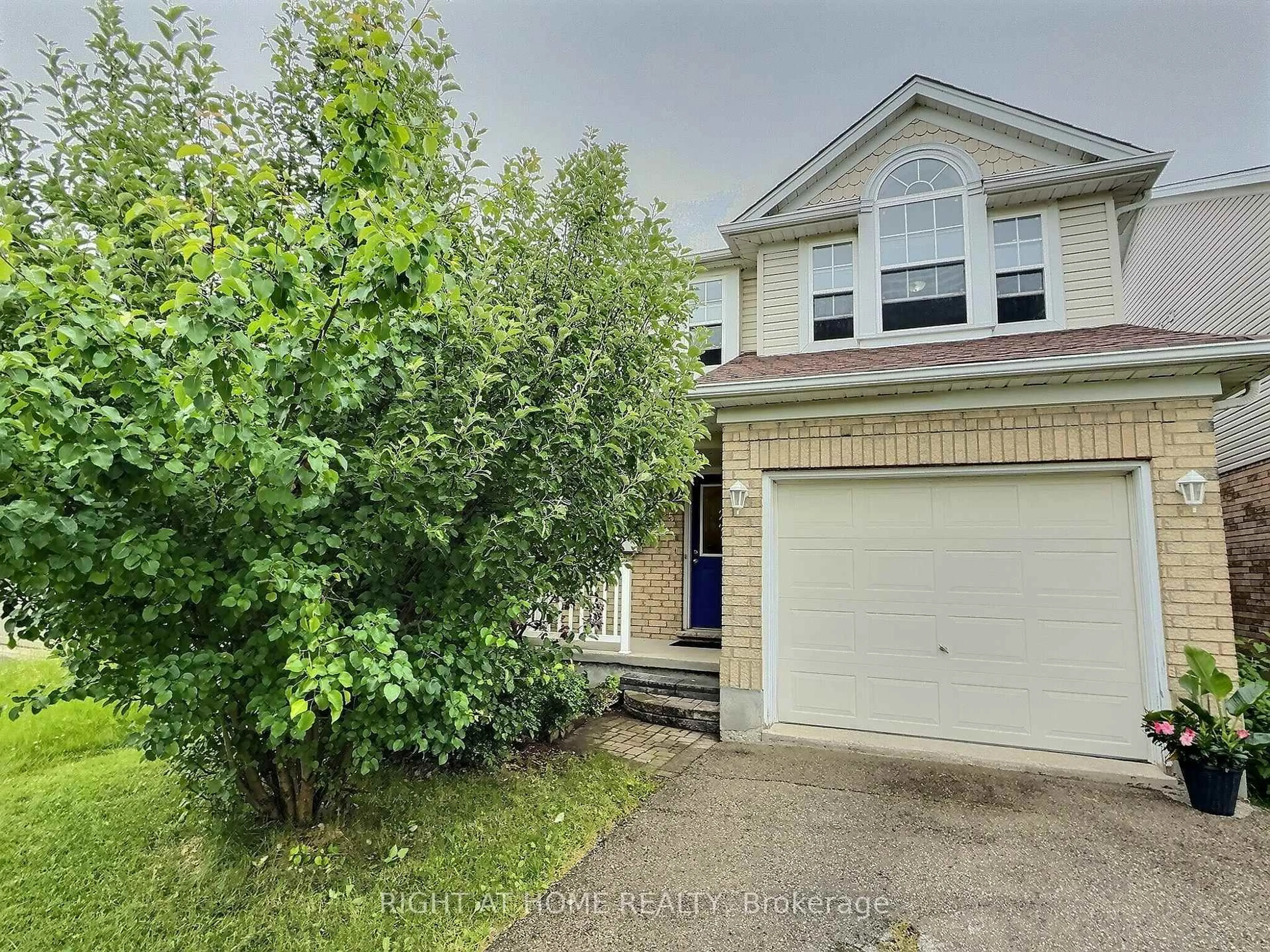 A pic from outside/outdoor area/front of a property/back of a property/a pic from drone, street for 385 Havendale Cres, Waterloo Ontario N2T 2T4