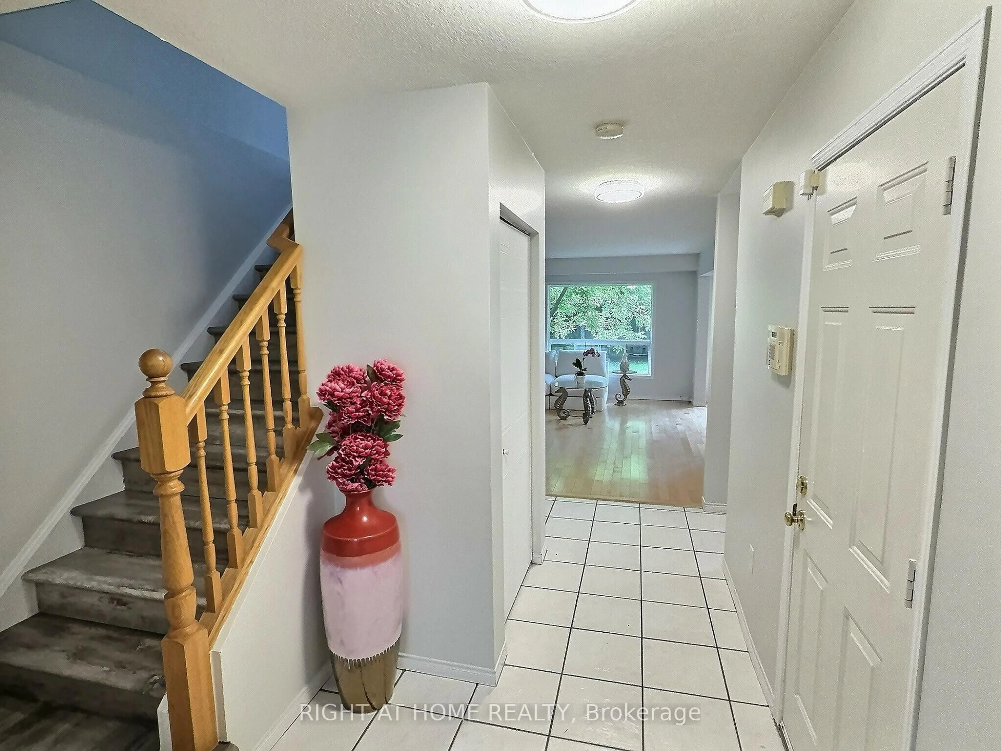 Indoor entryway for 385 Havendale Cres, Waterloo Ontario N2T 2T4