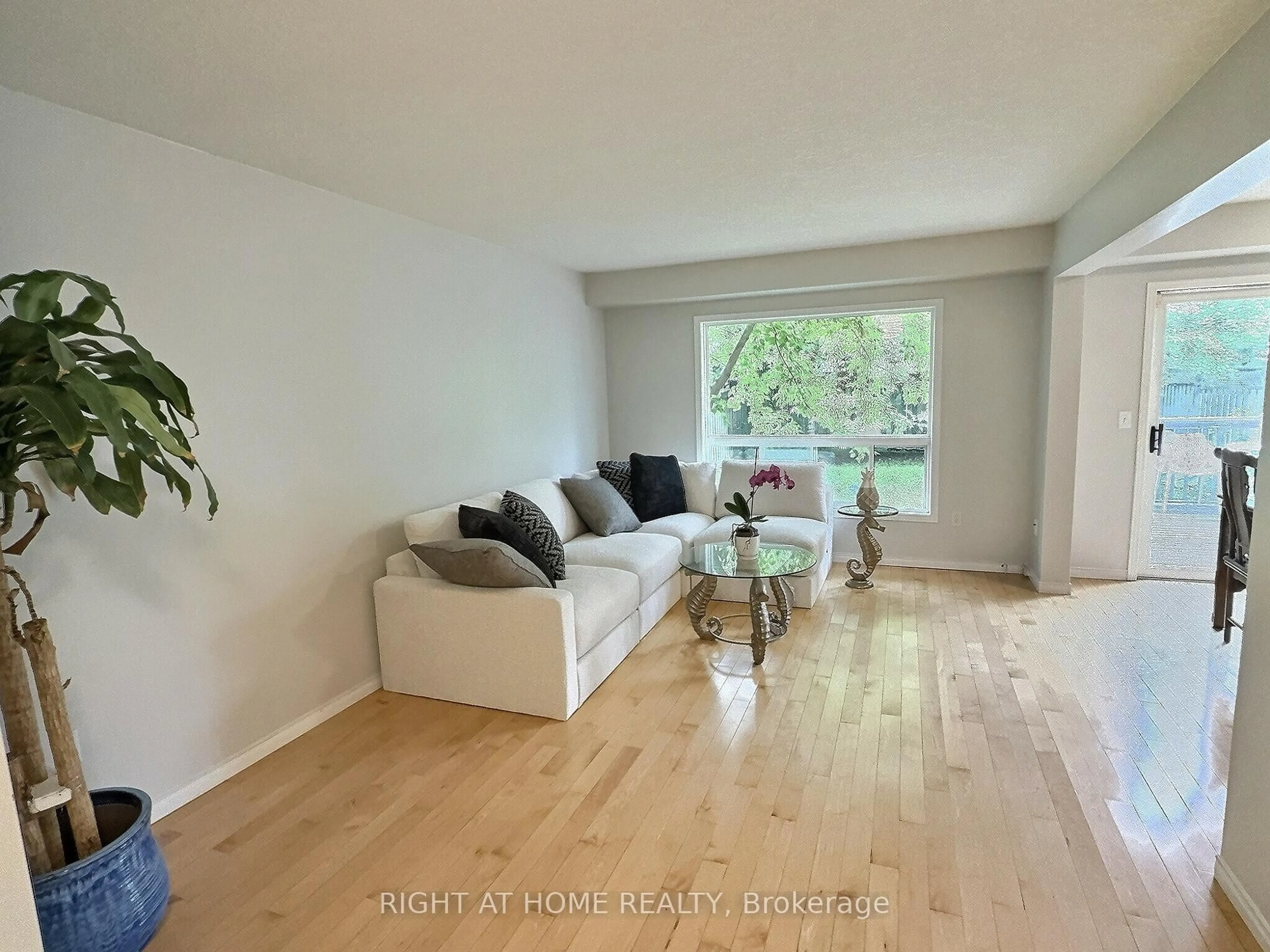 Living room with furniture, unknown for 385 Havendale Cres, Waterloo Ontario N2T 2T4