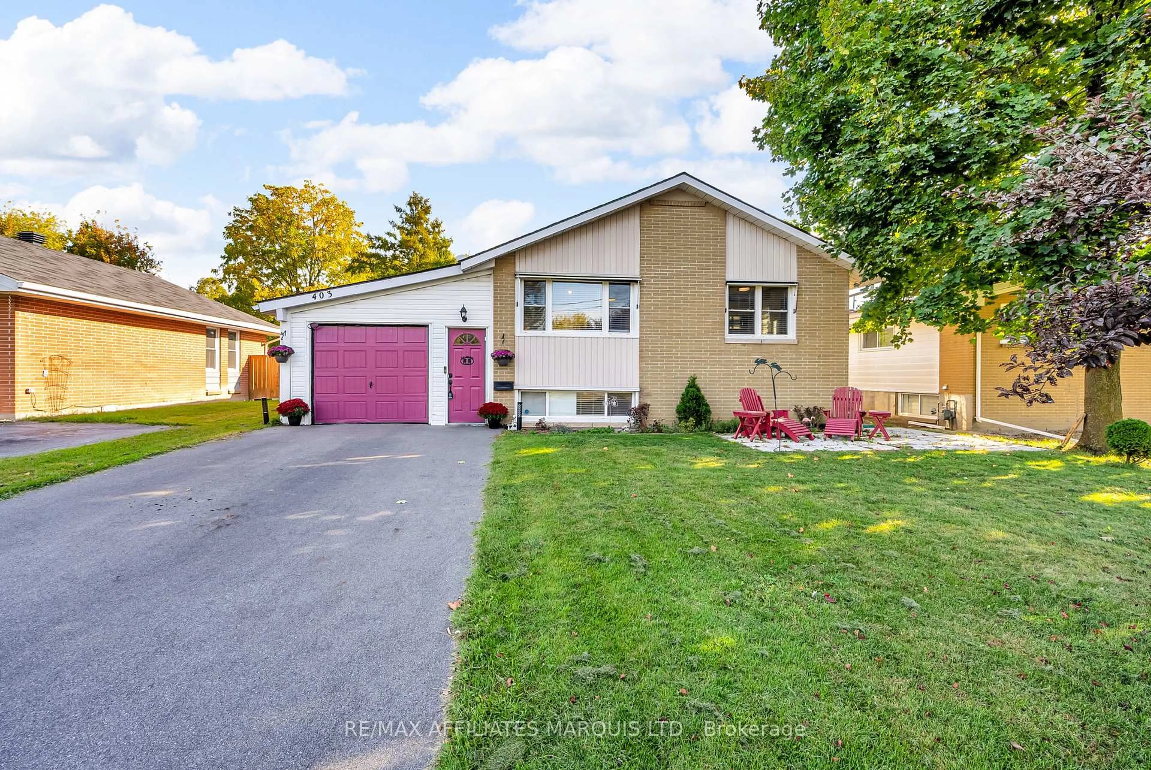 Home with vinyl exterior material, street for 403 Susan Ave, Cornwall Ontario K6J 2E1