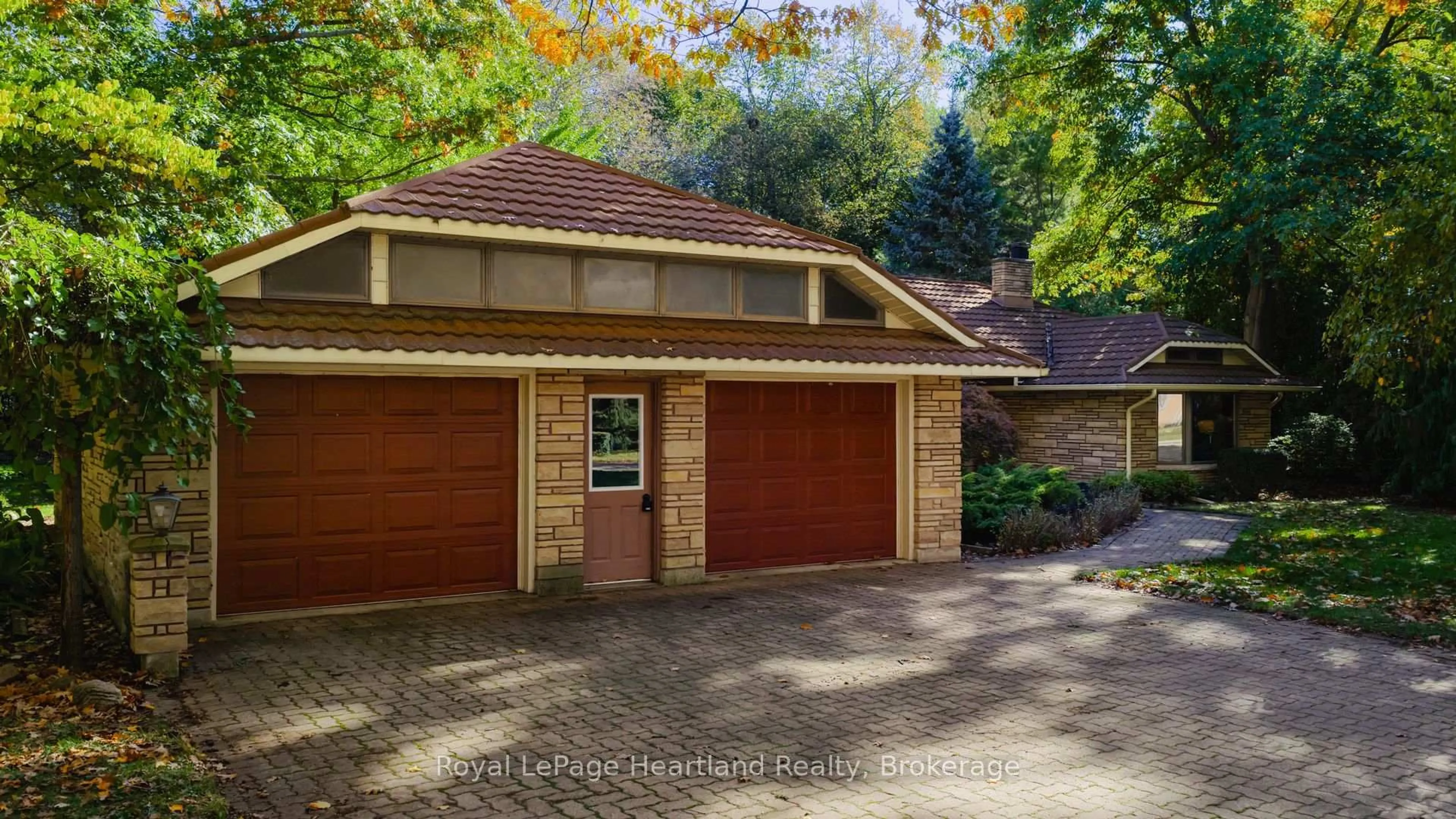 Indoor garage for 81364 Champlain Blvd, Ashfield-Colborne-Wawanosh Ontario N7A 3Y2