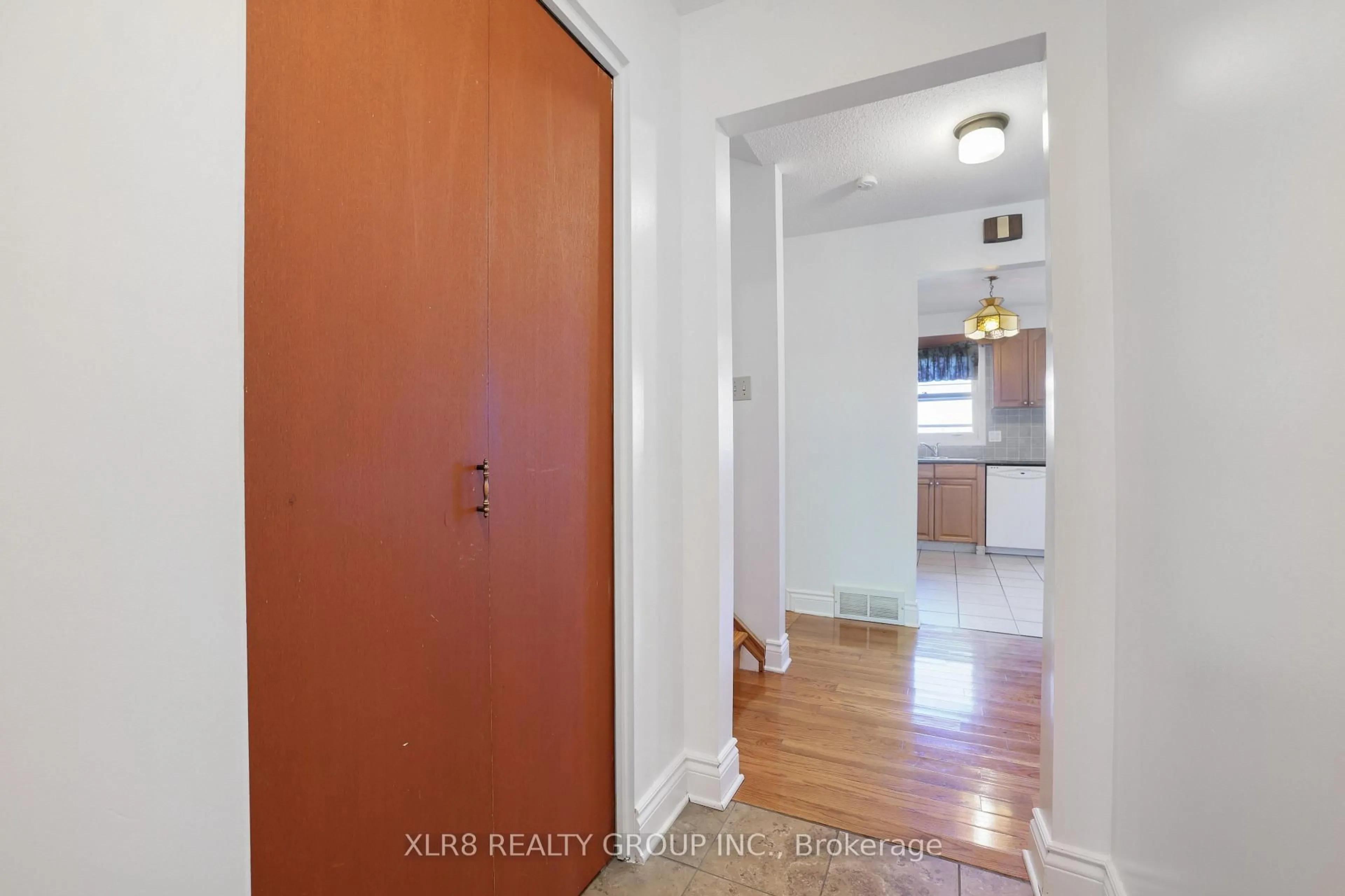 Indoor entryway for 1996 Old Carp Rd, Carp Ontario K0A 1L0