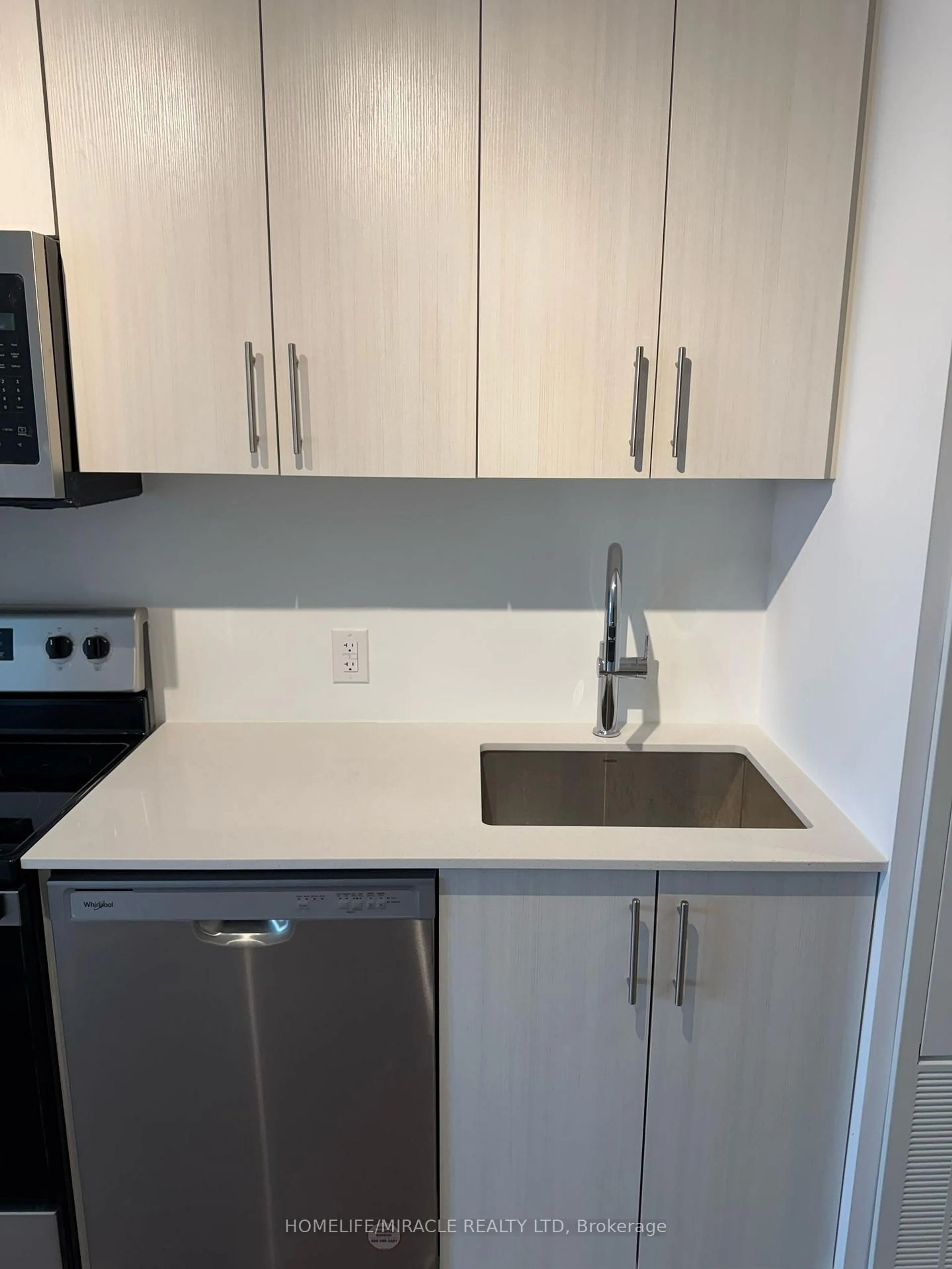 Standard kitchen, unknown for 2782 Barton St #1219, Hamilton Ontario L6E 0L3