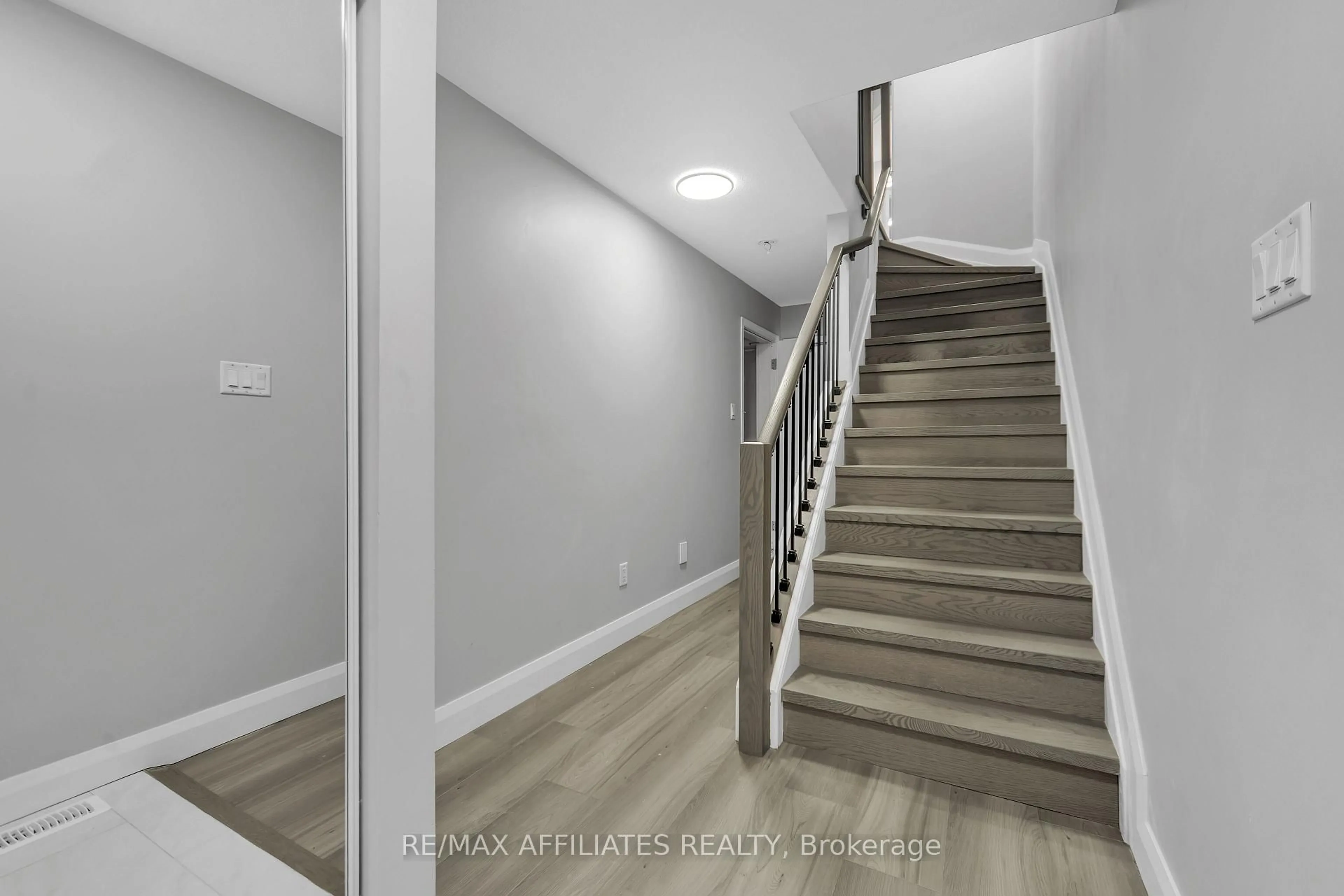 Stairs for 714 Sanibel Private, Ottawa Ontario K2H 0A8