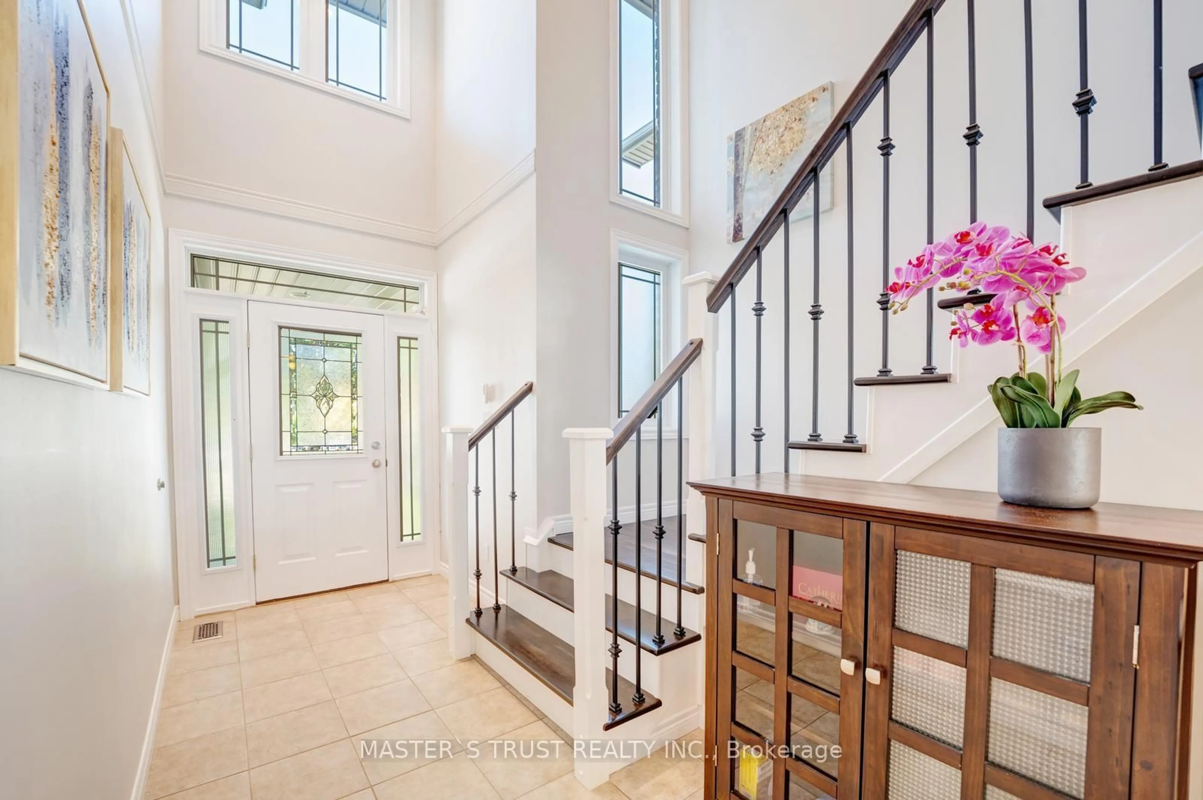 Indoor foyer for 5 Howden Cres, Guelph Ontario N1L 1T2