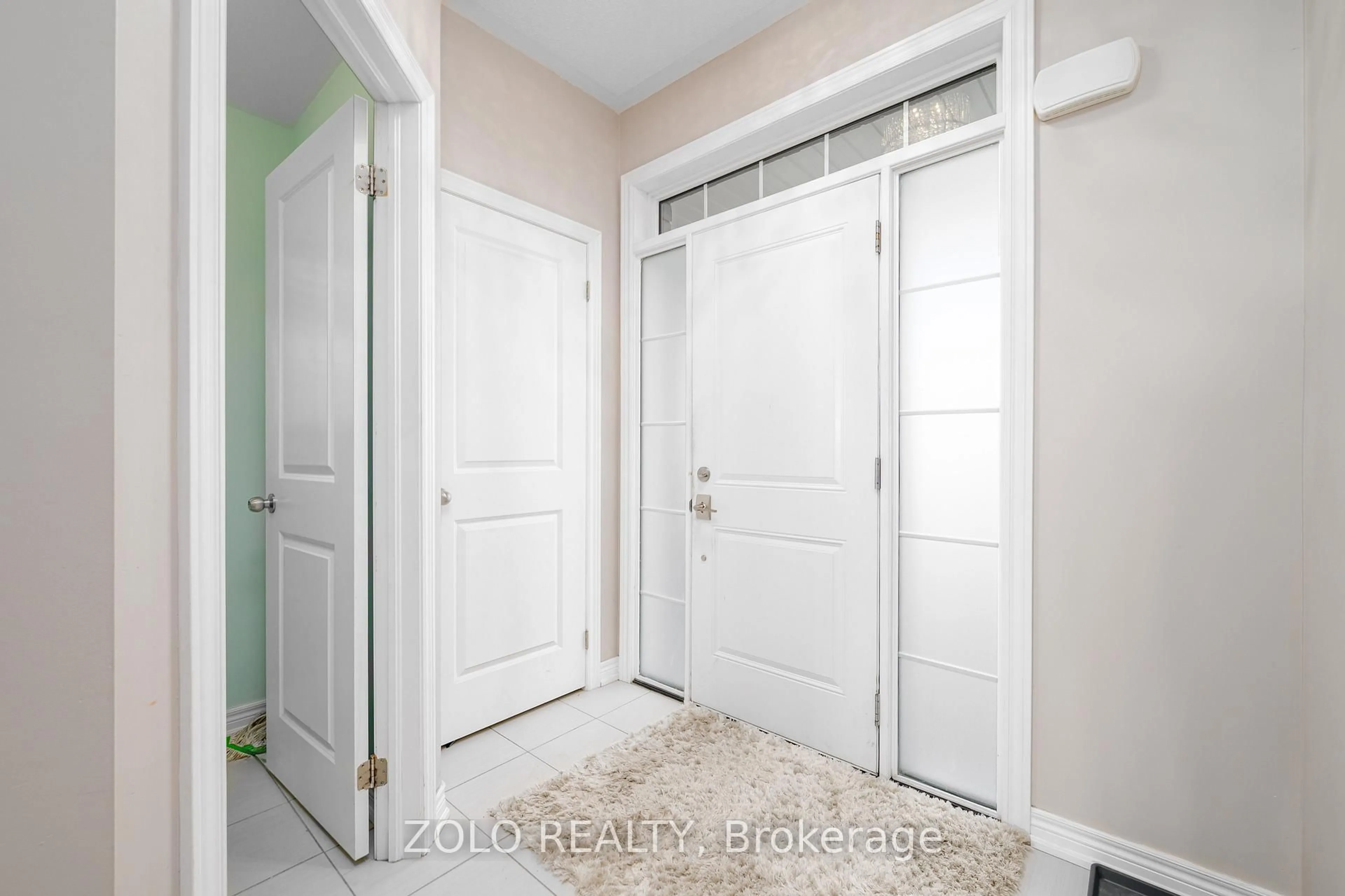 Indoor entryway for 417 Florence Dr, Peterborough Ontario K9J 0H7