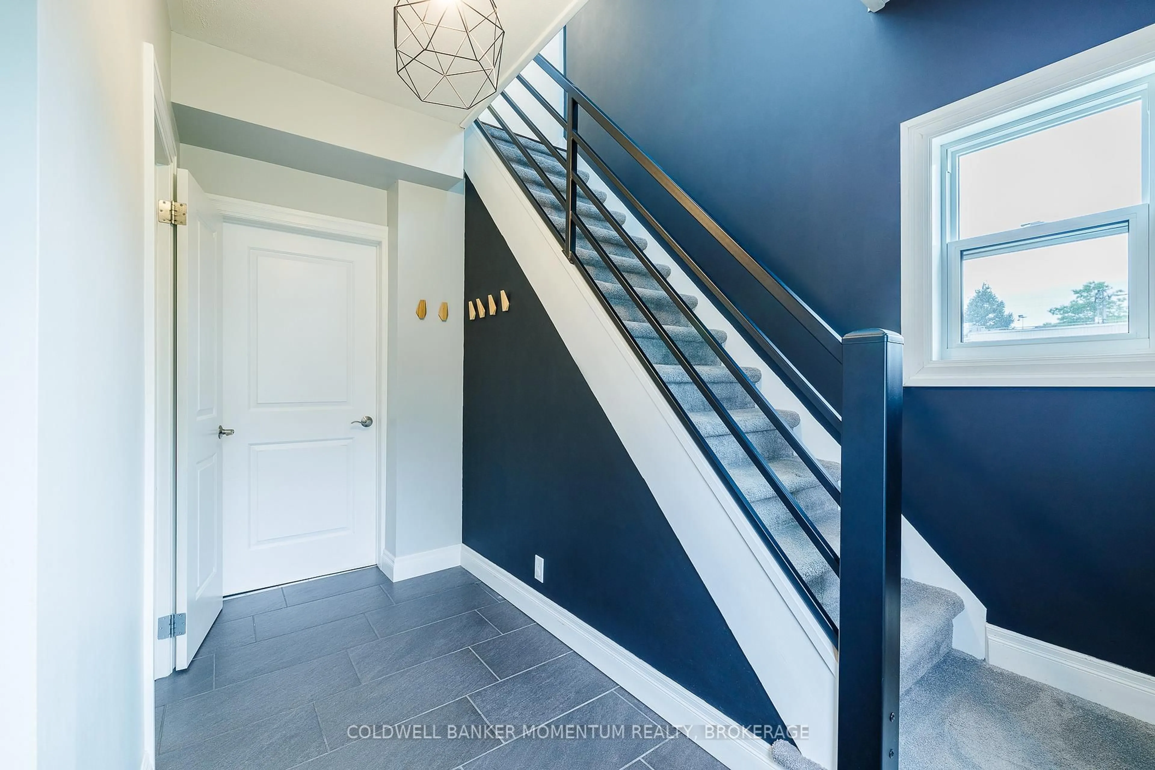 Indoor entryway for 1344 EFFINGHAM St, Pelham Ontario L0S 1M0