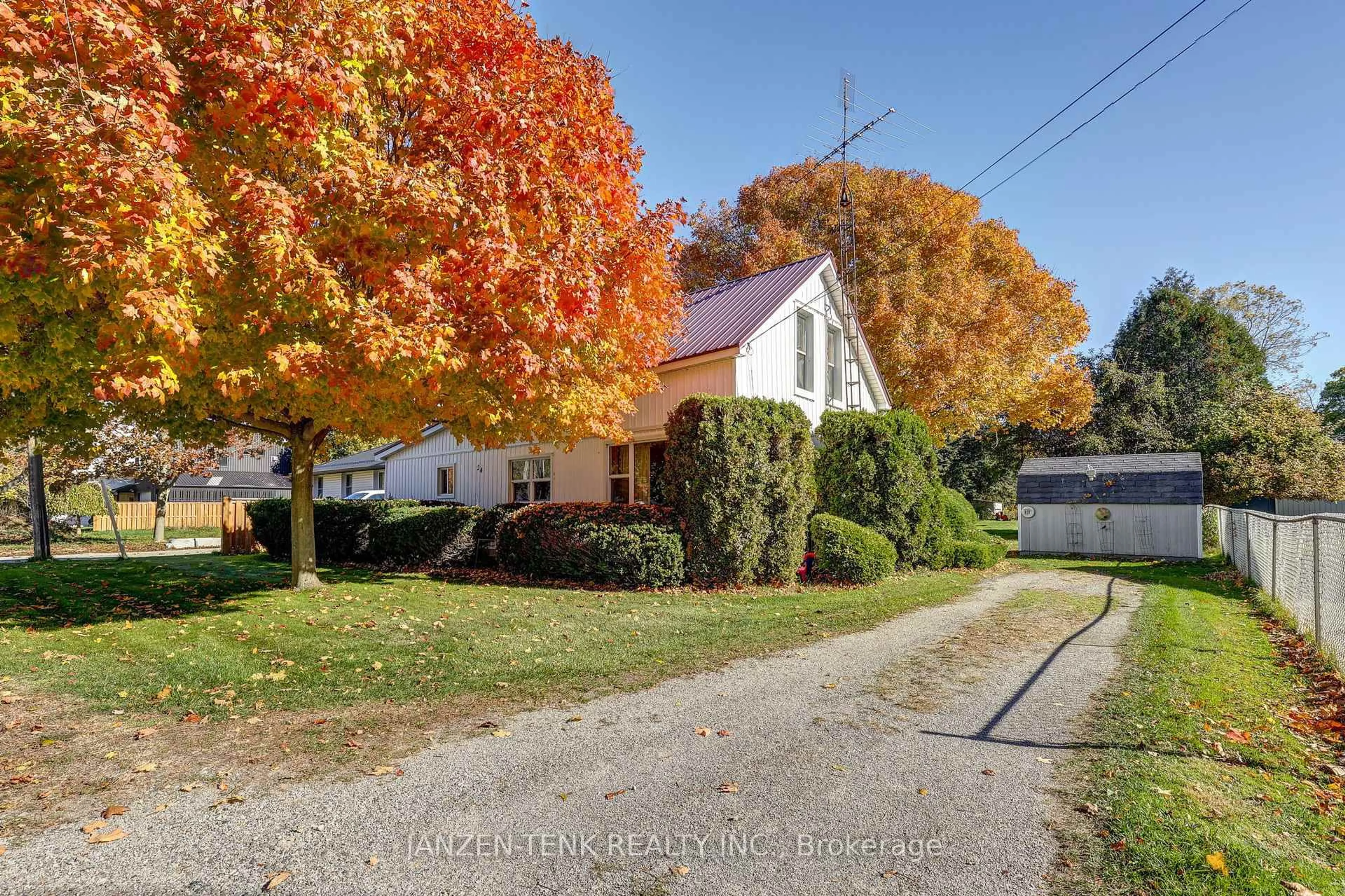 A pic from outside/outdoor area/front of a property/back of a property/a pic from drone, street for 24 Chatham St, Bayham Ontario N0J 1T0